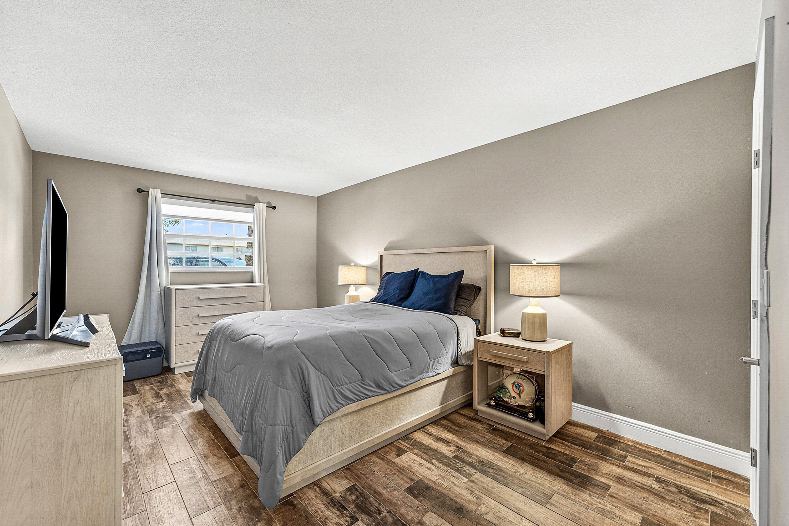 BARCELONA GARDENS CONDO BLDG 300 - Residential