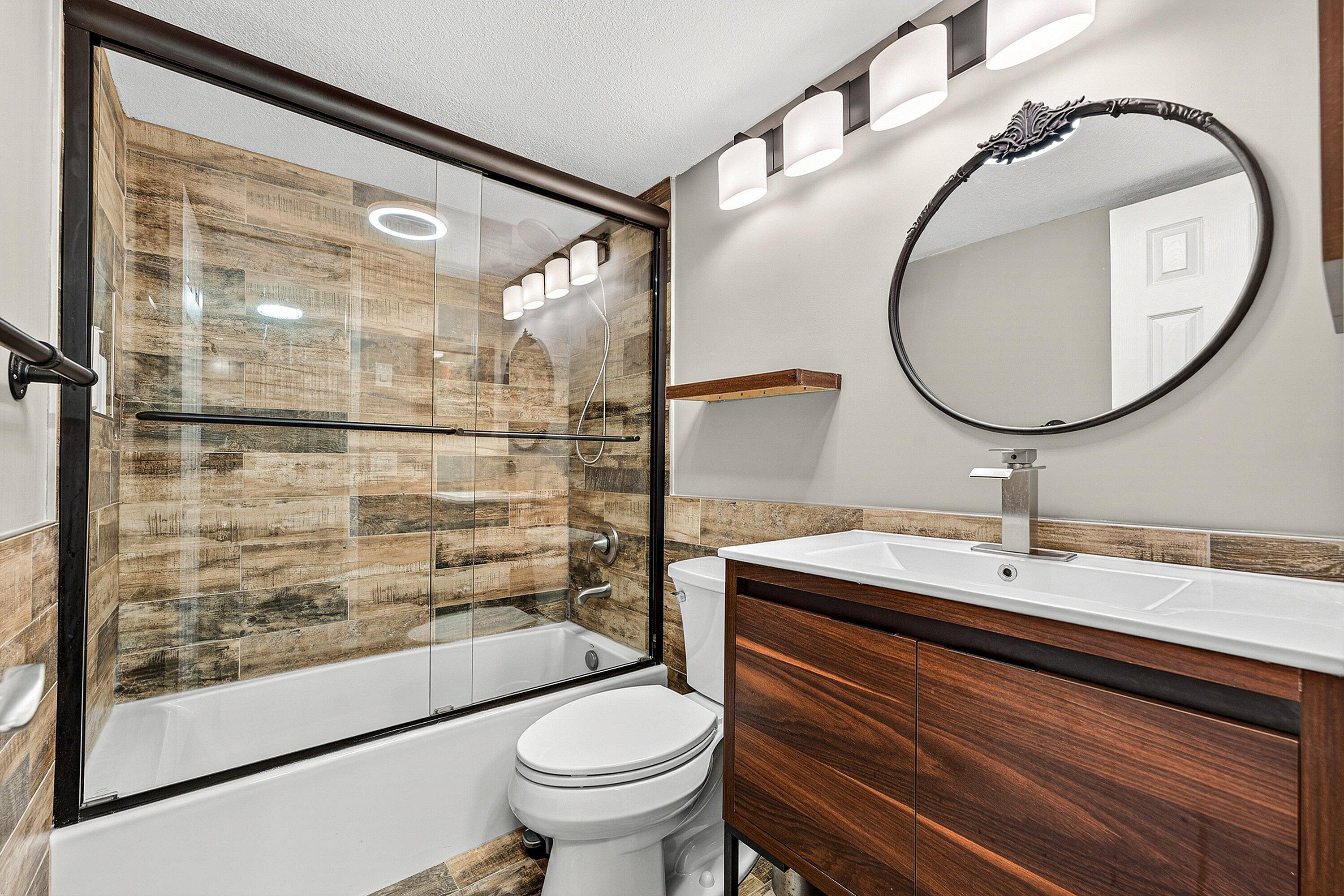 BARCELONA GARDENS CONDO BLDG 300 - Residential