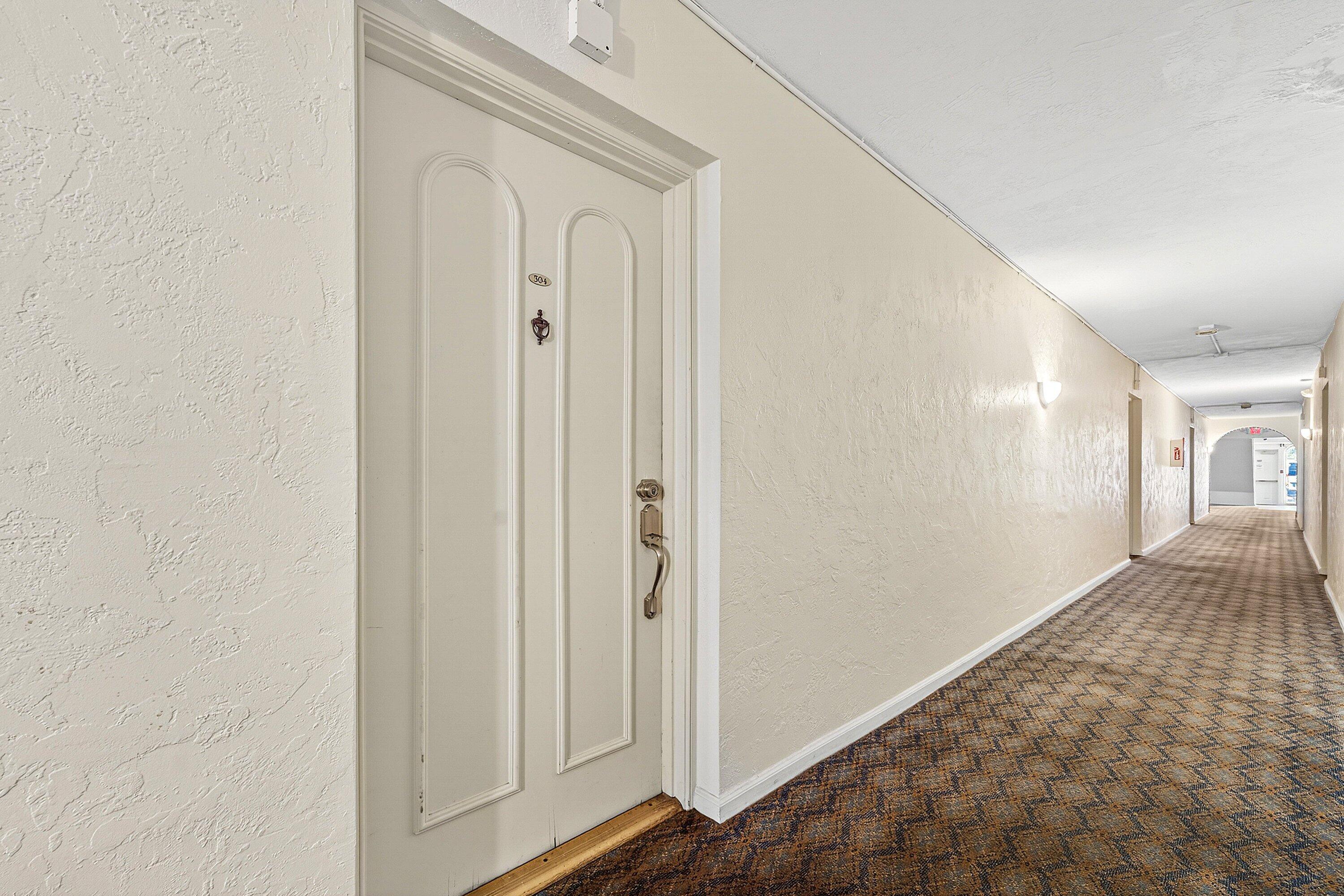 BARCELONA GARDENS CONDO BLDG 300 - Residential