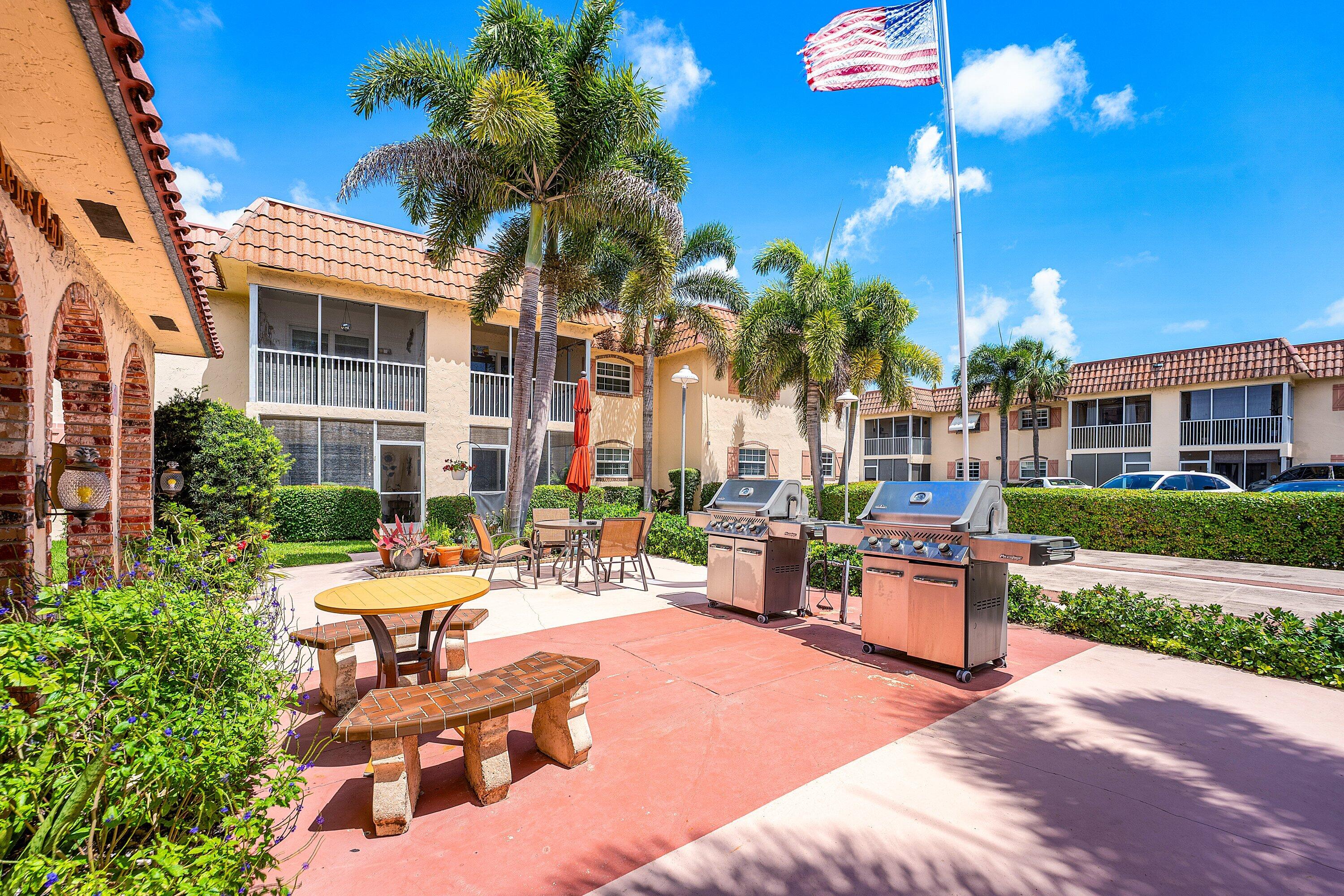 BARCELONA GARDENS CONDO BLDG 300 - Residential