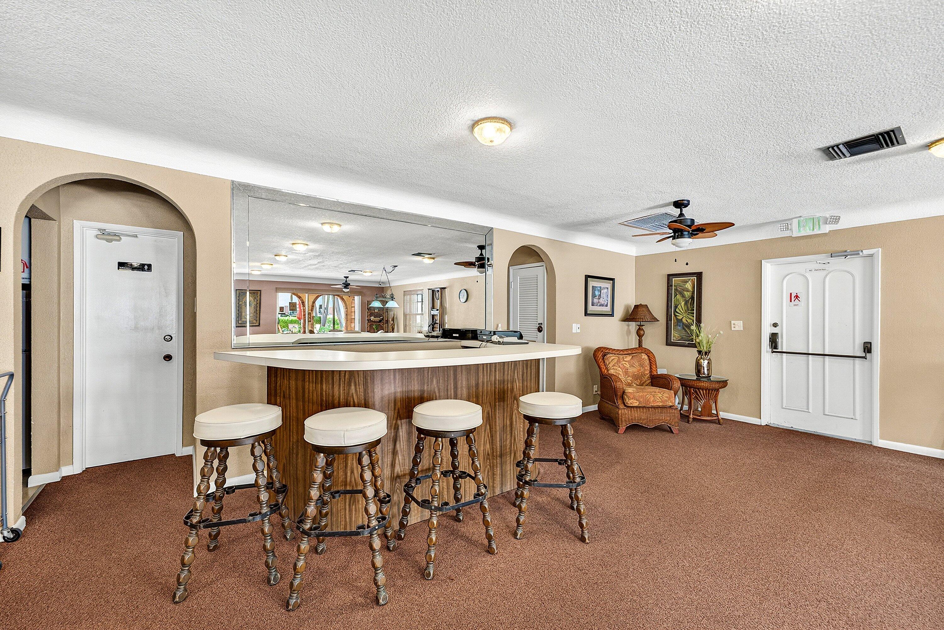 BARCELONA GARDENS CONDO BLDG 300 - Residential