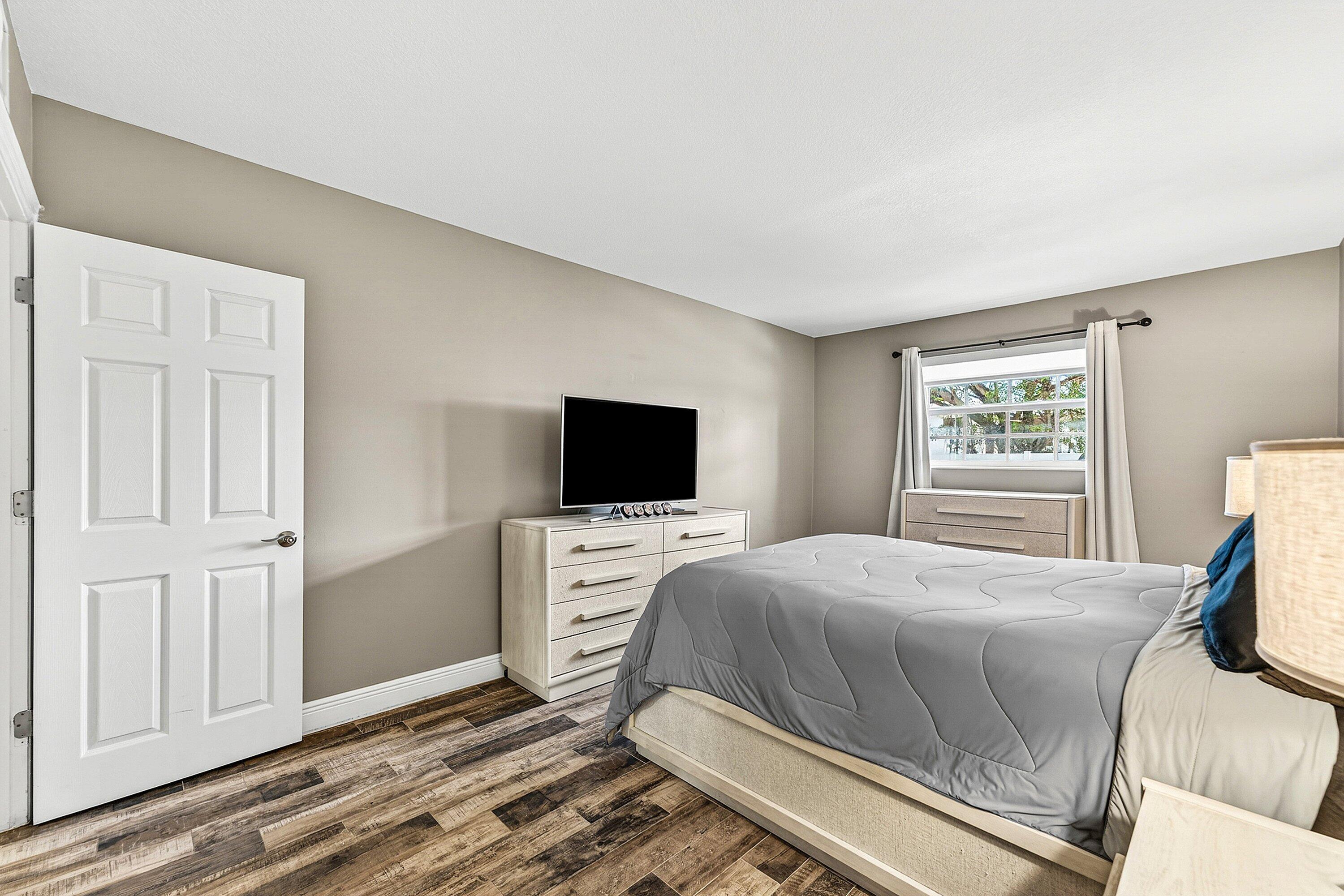 BARCELONA GARDENS CONDO BLDG 300 - Residential