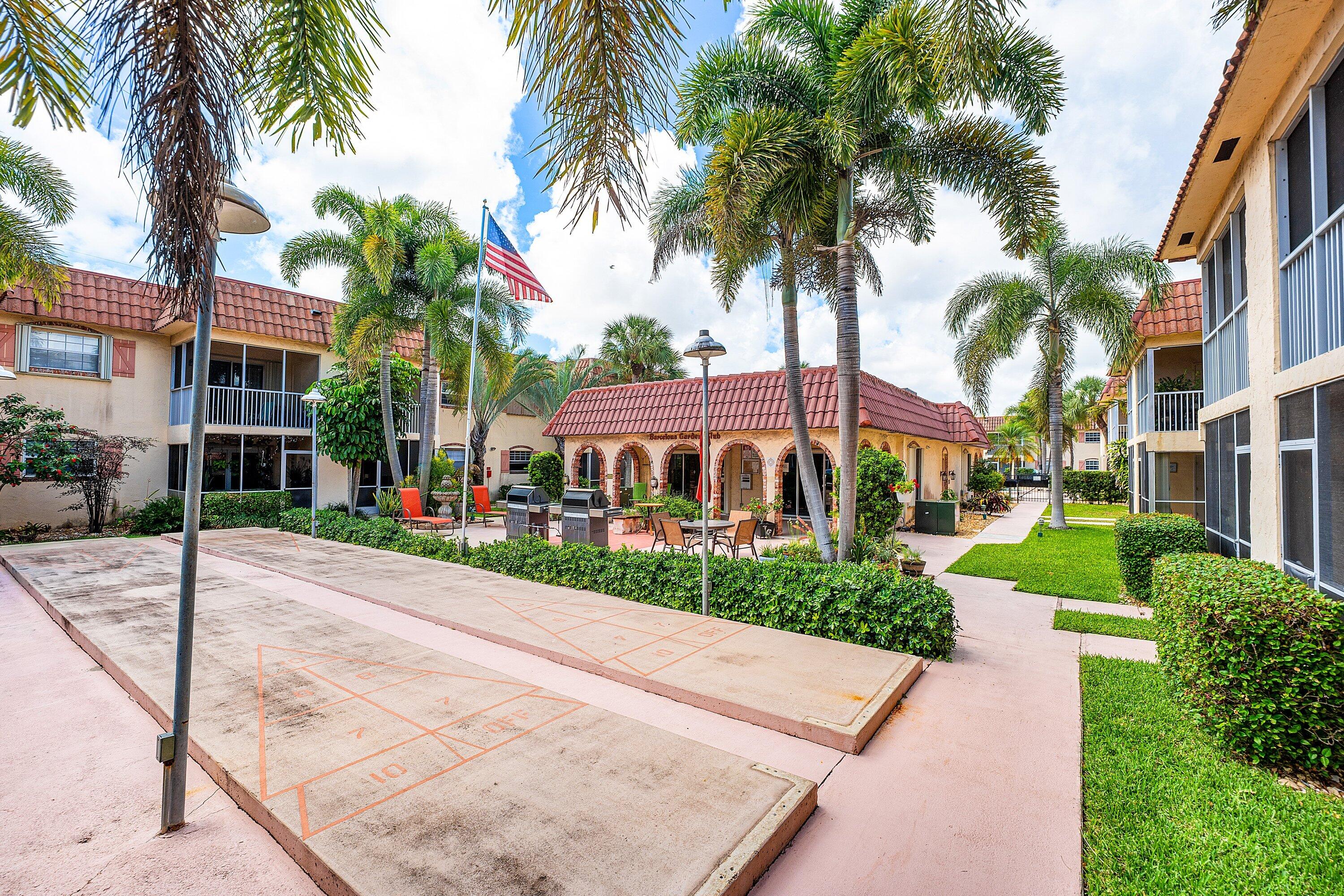 BARCELONA GARDENS CONDO BLDG 300 - Residential