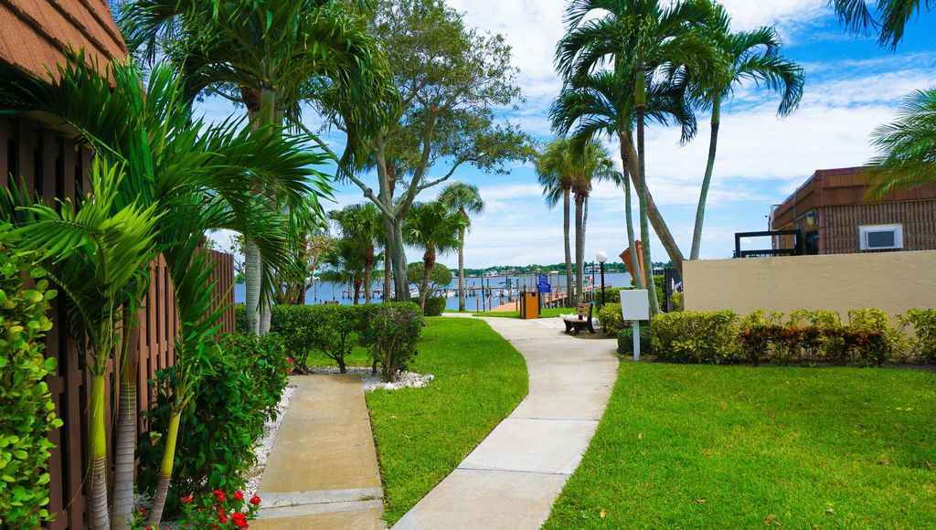 Photo of 825 SE Center Street #20d, Jupiter, FL 33458 (MLS # R10915668)