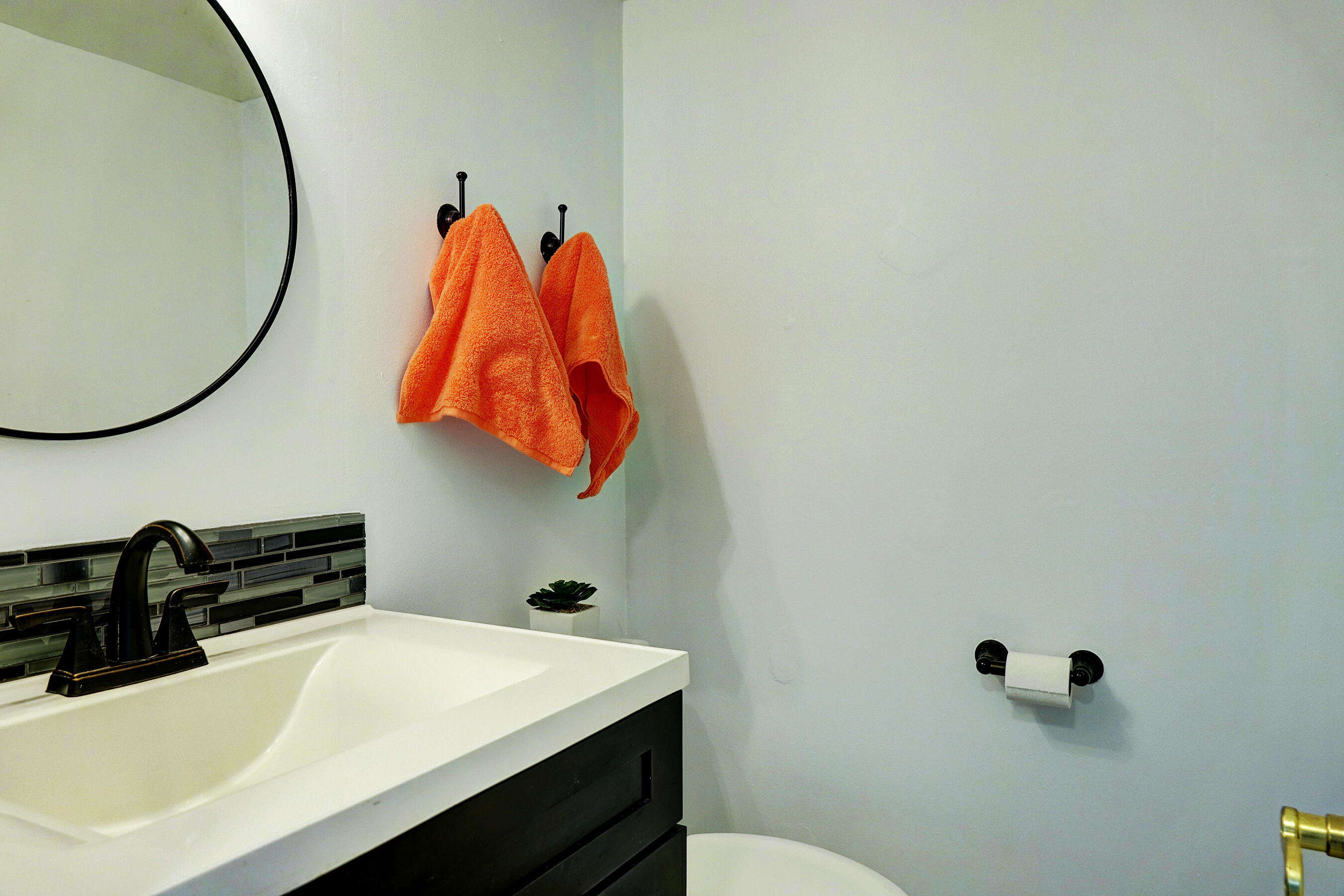 THE LITTLE CLUB CONDO - Residential