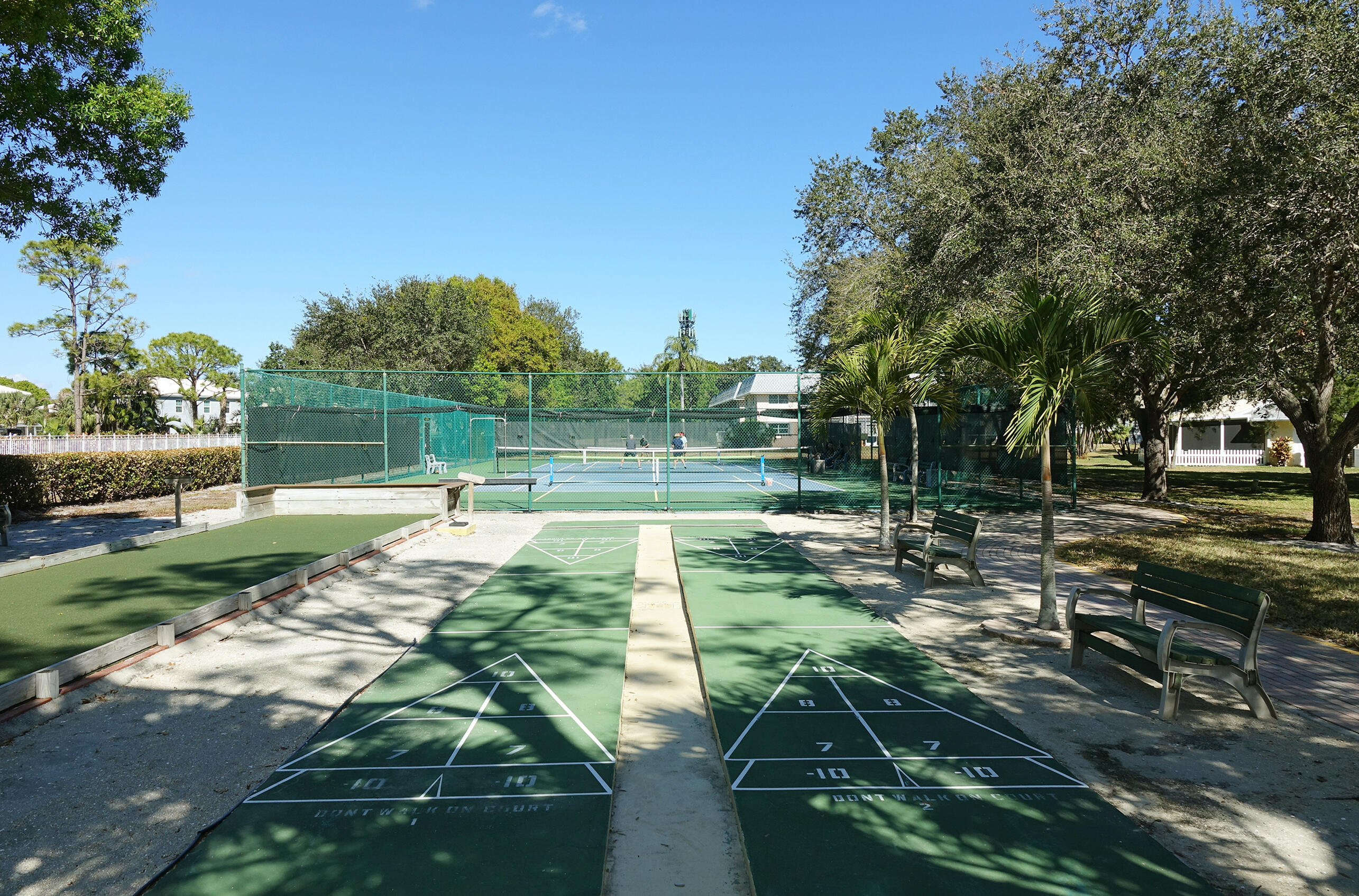 THE LITTLE CLUB CONDO - Residential