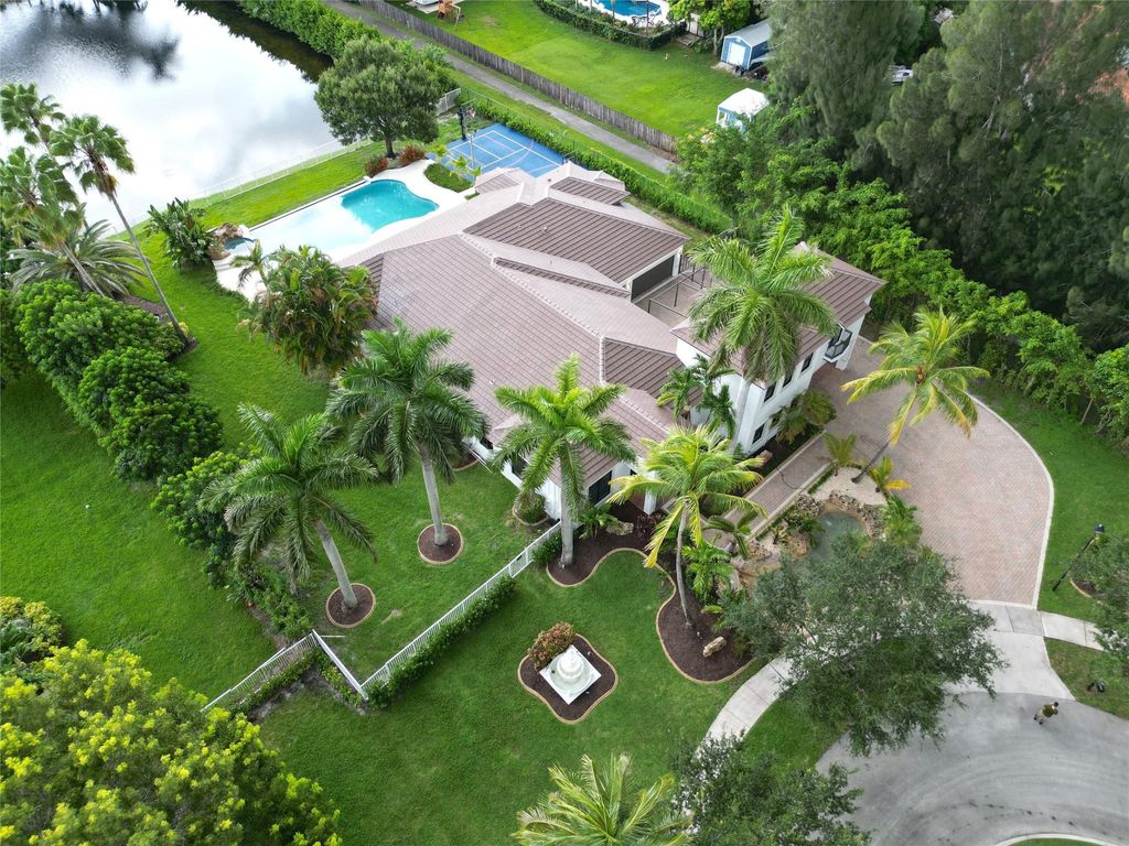 Photo of 2931 SW 139th Terrace, Davie, FL 33330 (MLS # F10542554)