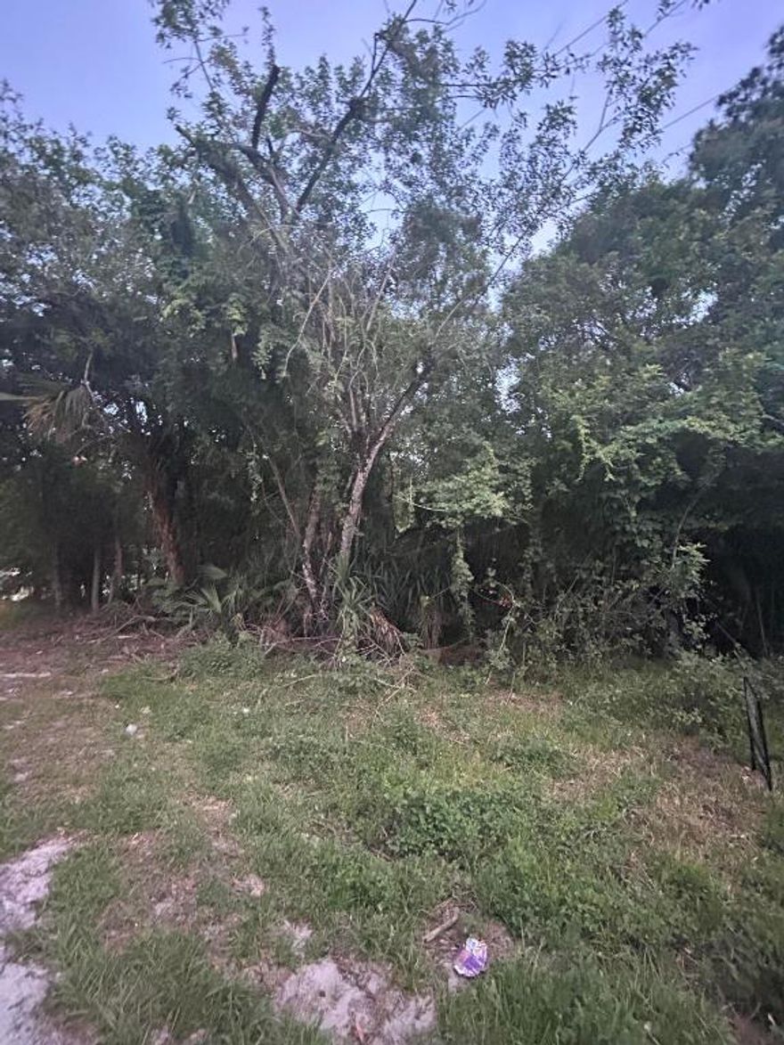 Huge Residential Corner Lot for sale! Build your Dream Home!  The perfect place to bring your vision to life! This spacious Corner Lot sits in a nice neighborhood, offering room to grow. Don't miss out!