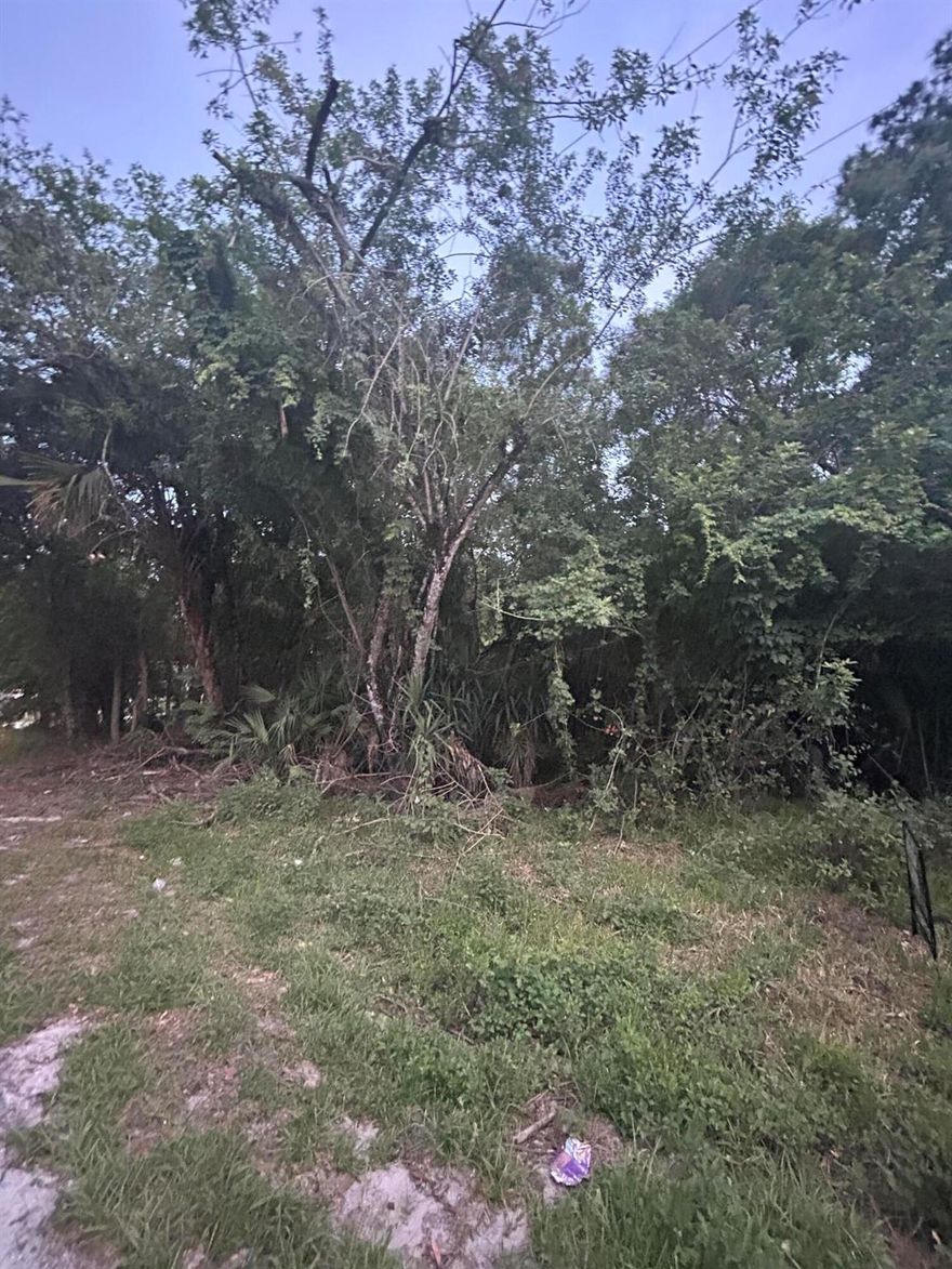 Huge Residential Corner Lot for sale! Build your Dream Home!  The perfect place to bring your vision to life! This spacious Corner Lot sits in a nice neighborhood, offering room to grow. Don't miss out!
