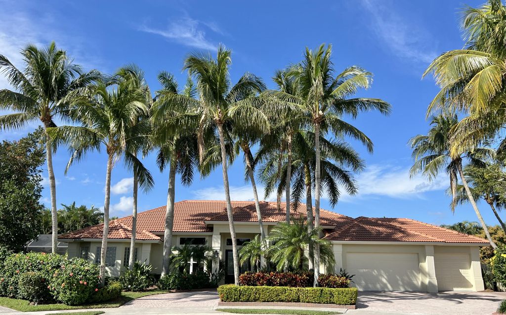 Photo of 16 Bayview Terrace, Tequesta, FL 33469 (MLS # R10960391)