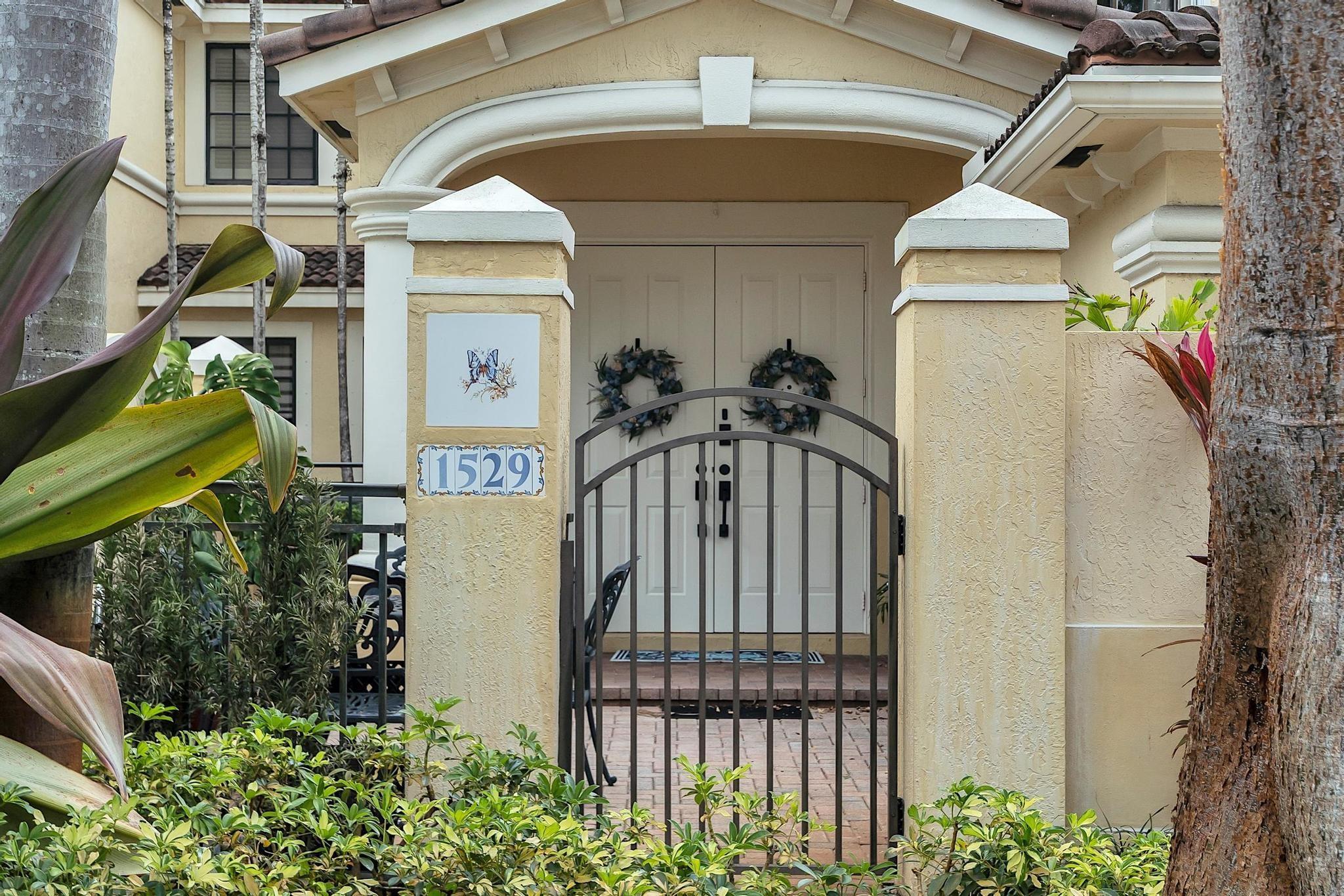 1529 Passion Vine Cir 3-4