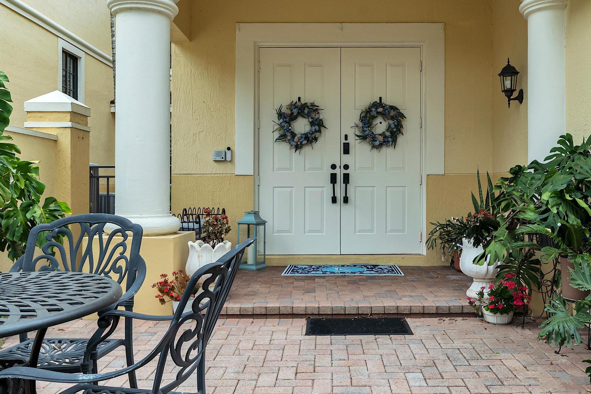 1529 Passion Vine Cir 3-4