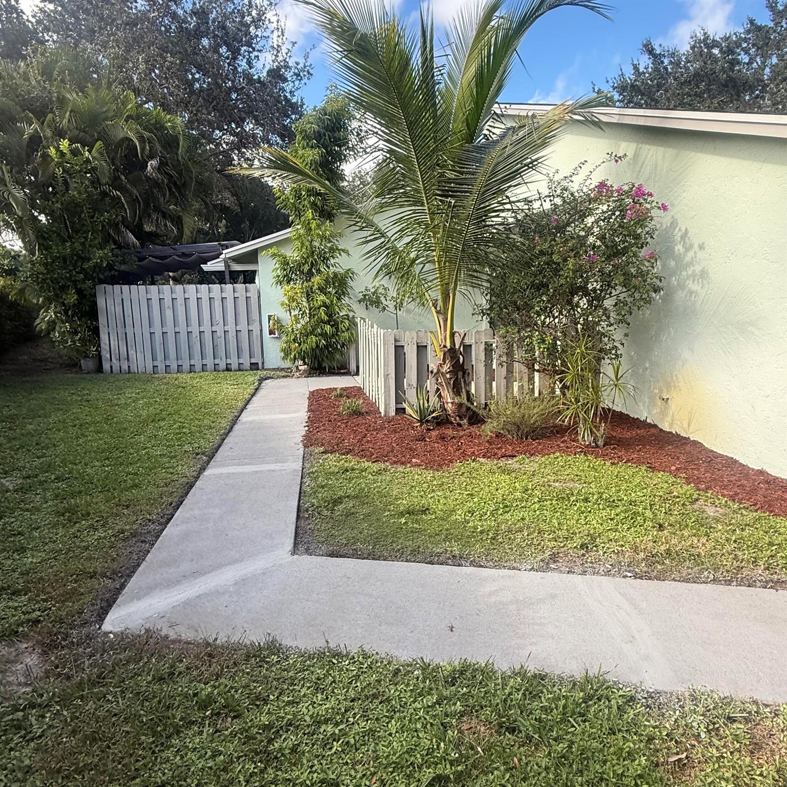 JUPITER LAKES VILLAS COND - Residential