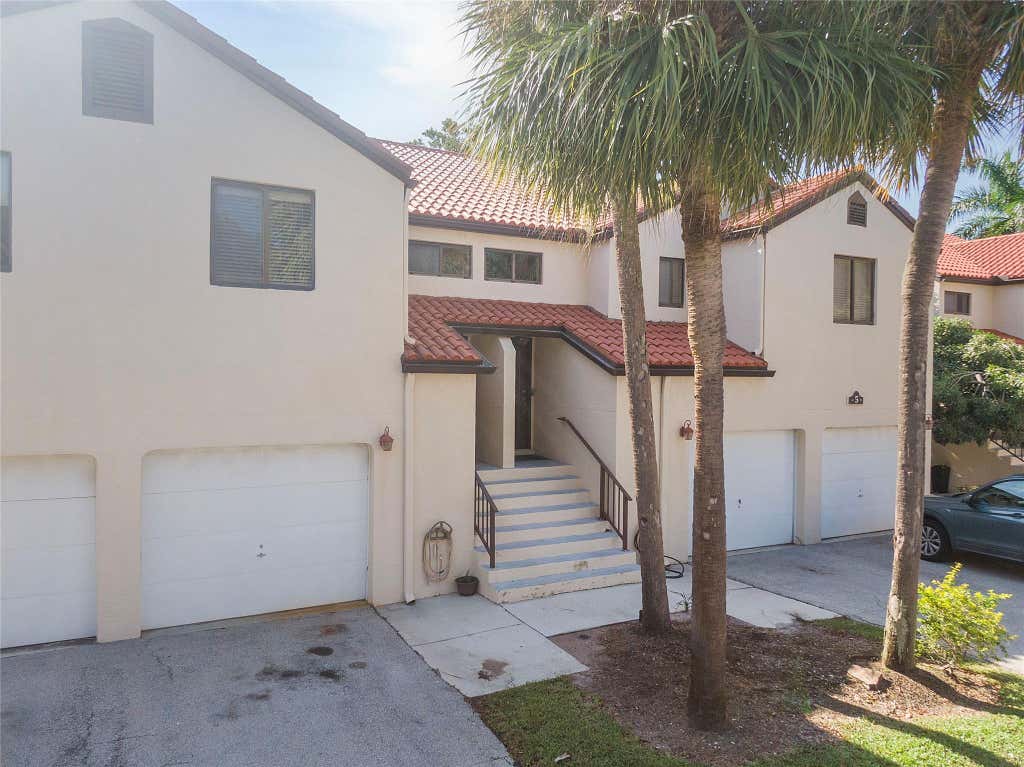 Photo of 5 Via De Casas Sur #203, Boynton Beach, FL 33426 (MLS # F10399638)