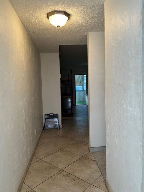 4000 NW 44th Ave 106 Lauderdale Lakes FL 33319