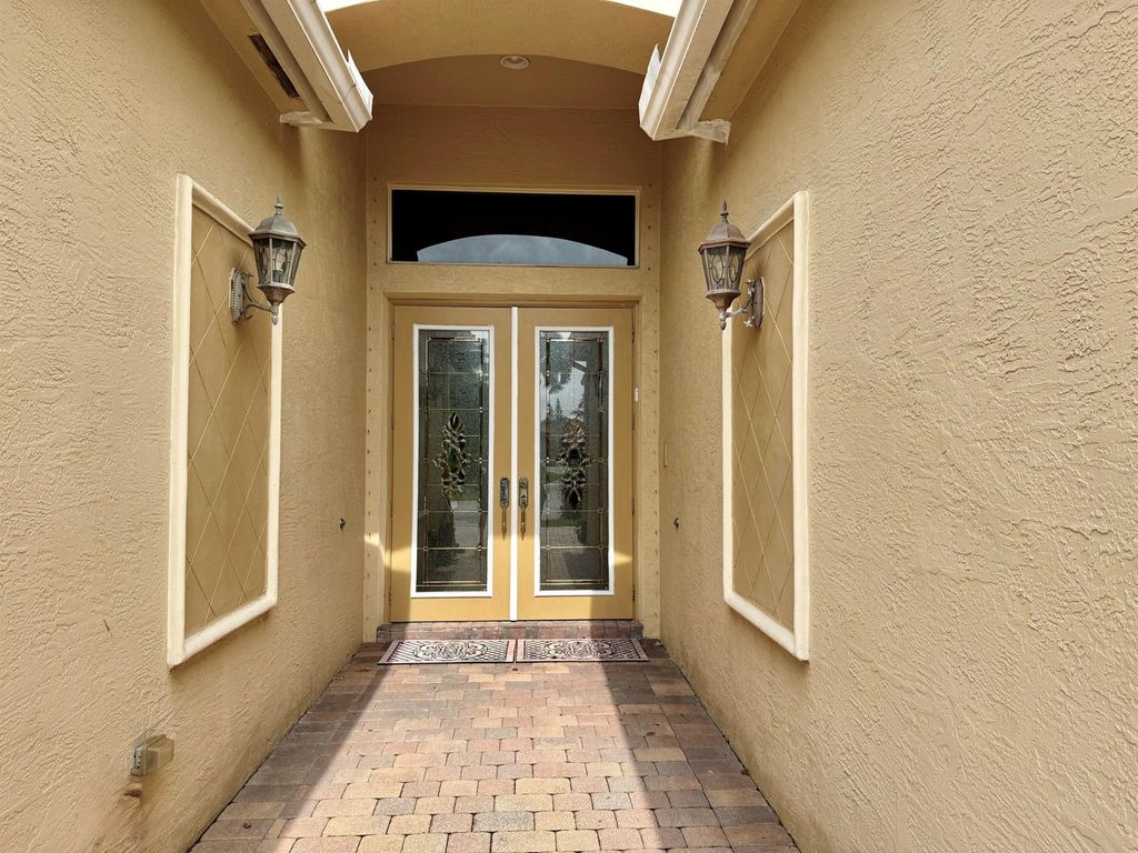 Photo of 8475 Pine Cay, West Palm Beach, FL 33411 (MLS # R11122268)