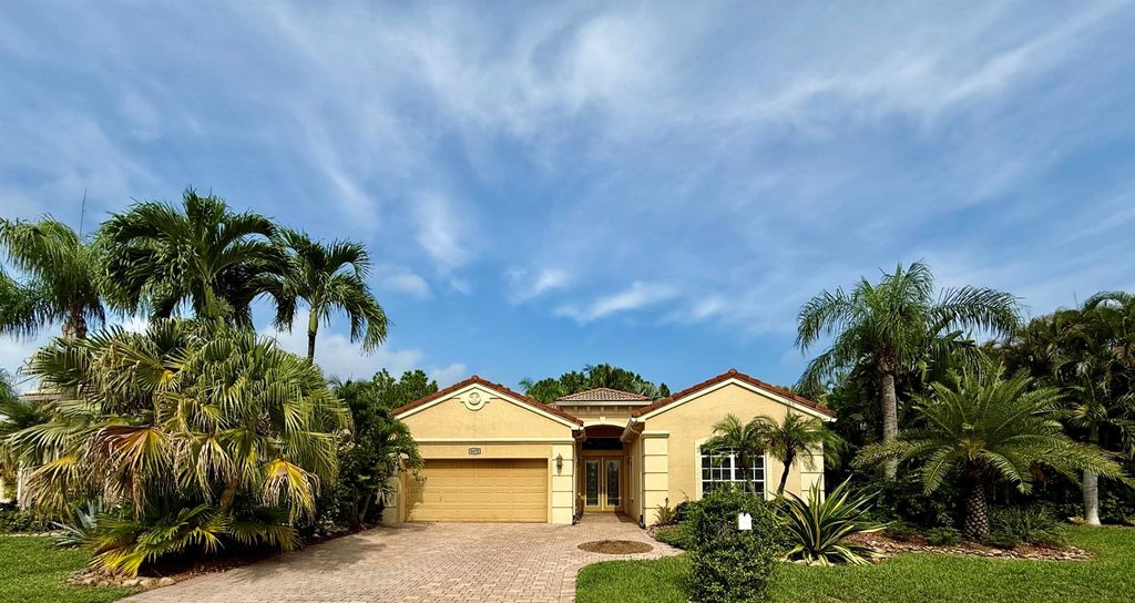 Photo of 8475 Pine Cay, West Palm Beach, FL 33411 (MLS # R11122268)