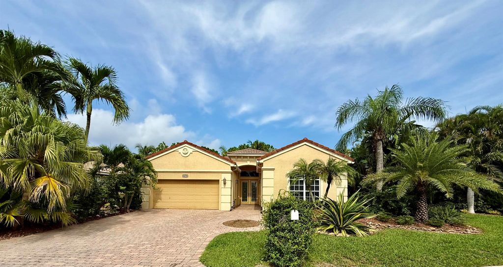 Photo of 8475 Pine Cay, West Palm Beach, FL 33411 (MLS # R11122268)