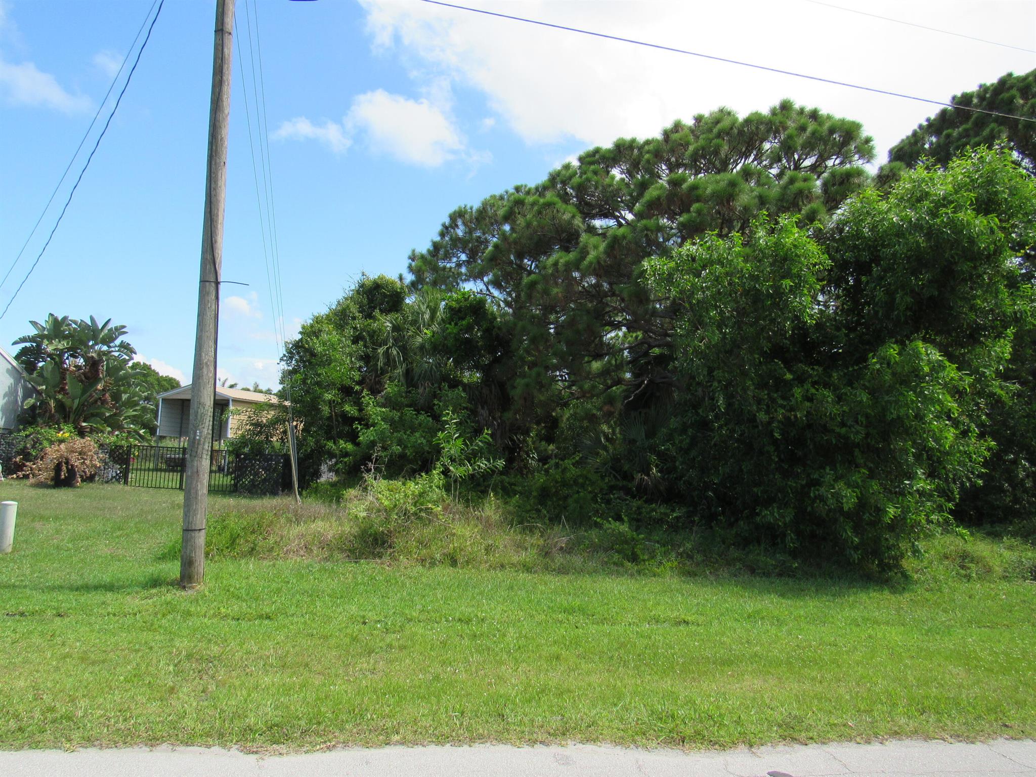 2678 SE Ibis Avenue, Port St Lucie, FL, 34952/$164,900 2 2678 SE Ibis Avenue