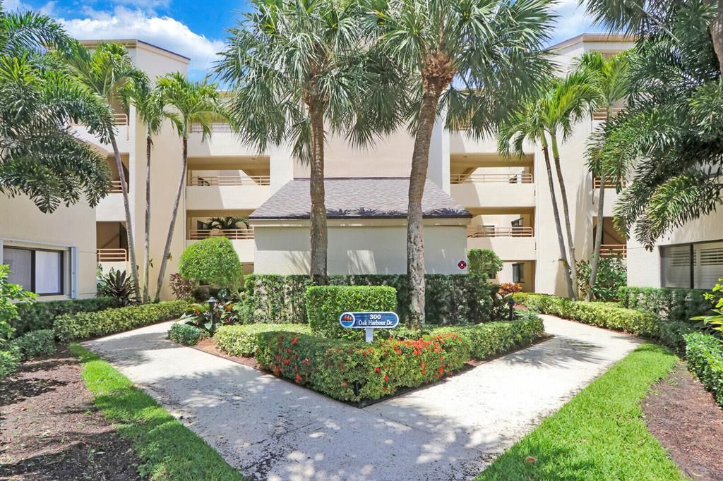 Photo of 337 Oak Harbour Drive, Juno Beach, FL 33408 (MLS # R10722144)