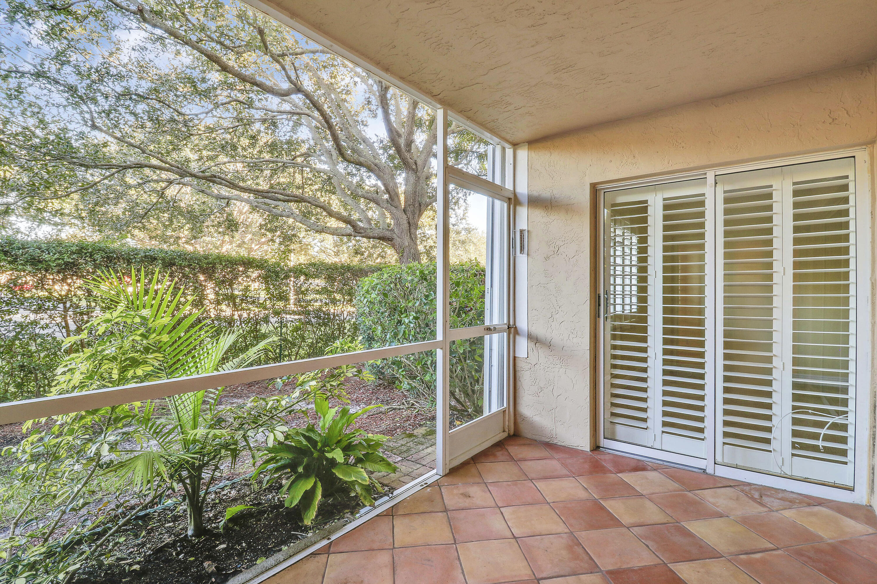LIGHTHOUSE COVE AT TEQUESTA CONDO - Residential