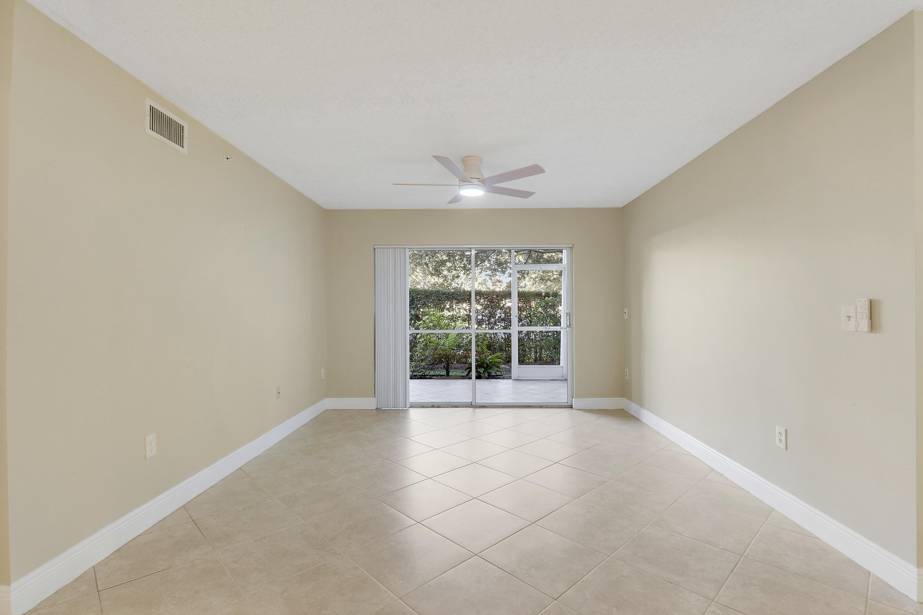 LIGHTHOUSE COVE AT TEQUESTA CONDO - Residential