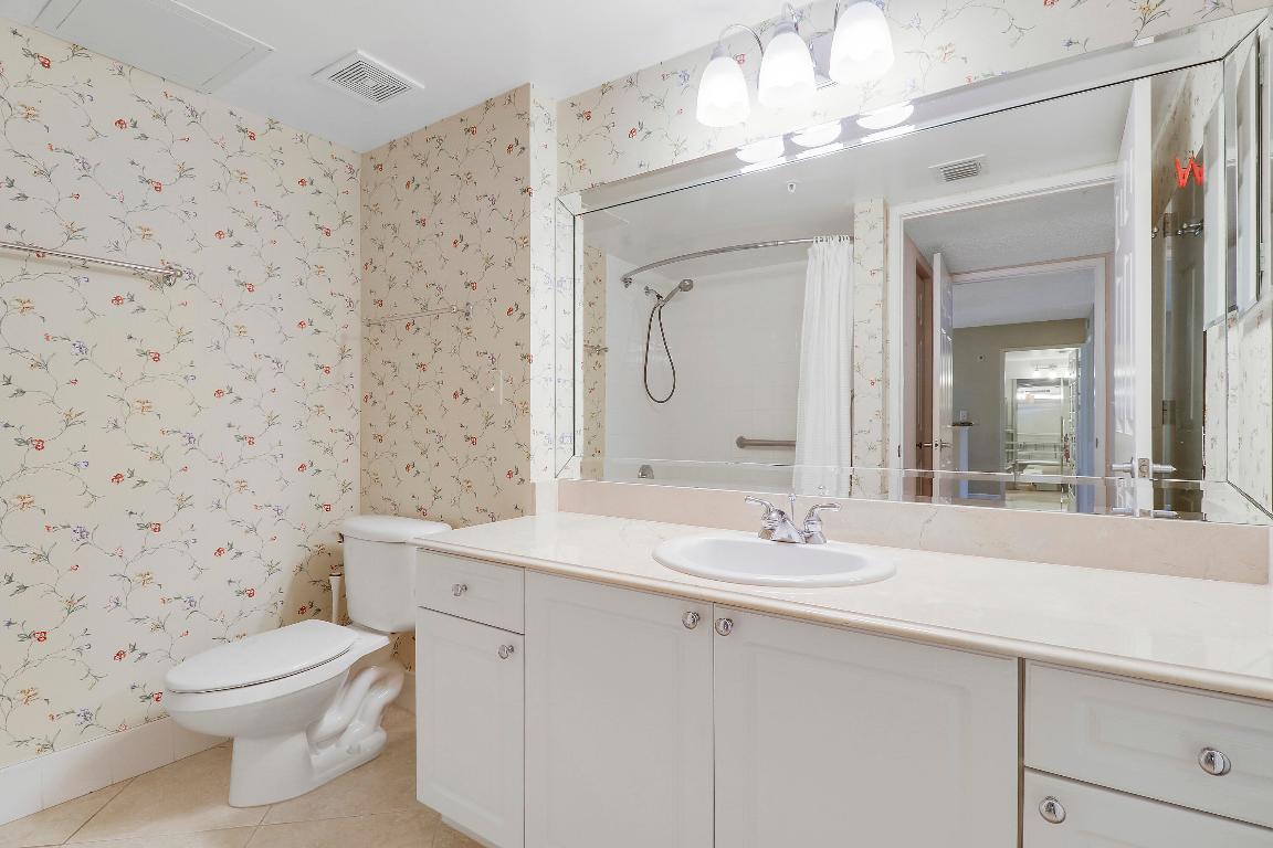 LIGHTHOUSE COVE AT TEQUESTA CONDO - Residential