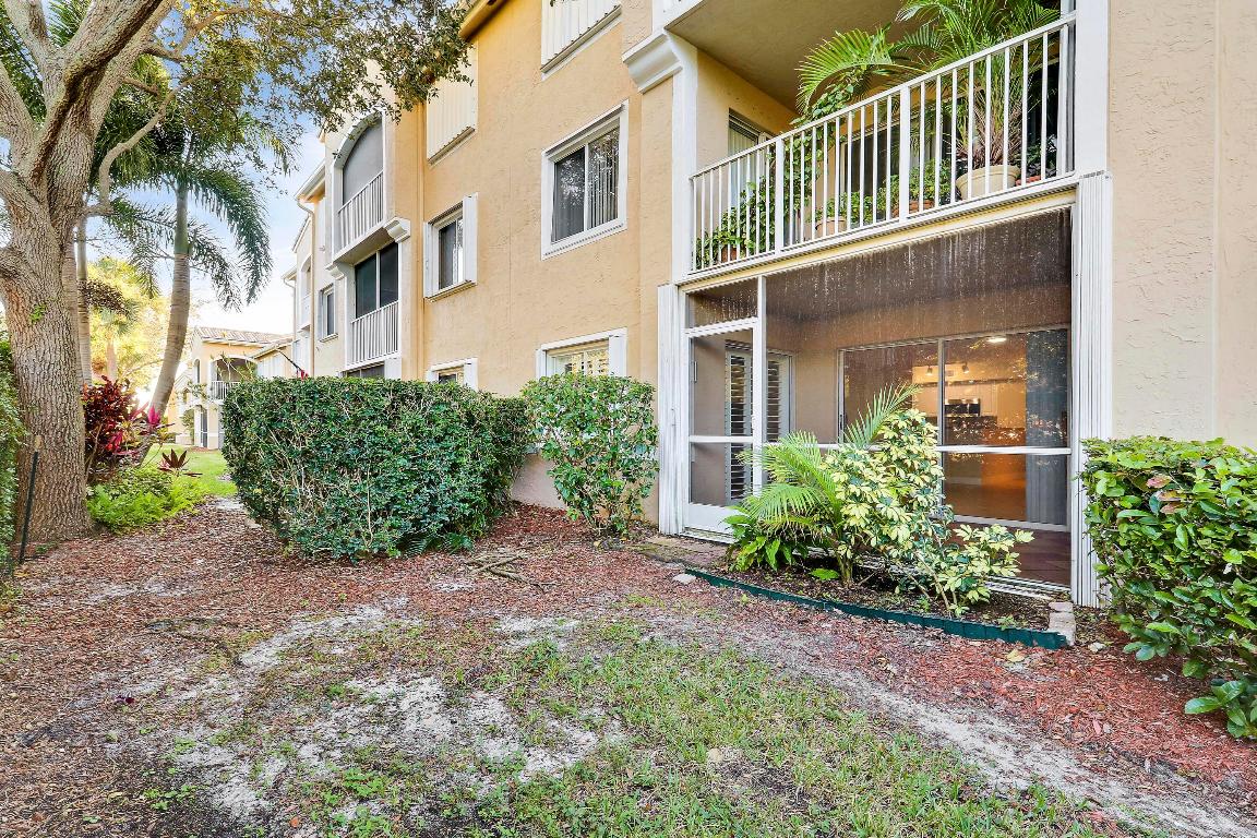 LIGHTHOUSE COVE AT TEQUESTA CONDO - Residential