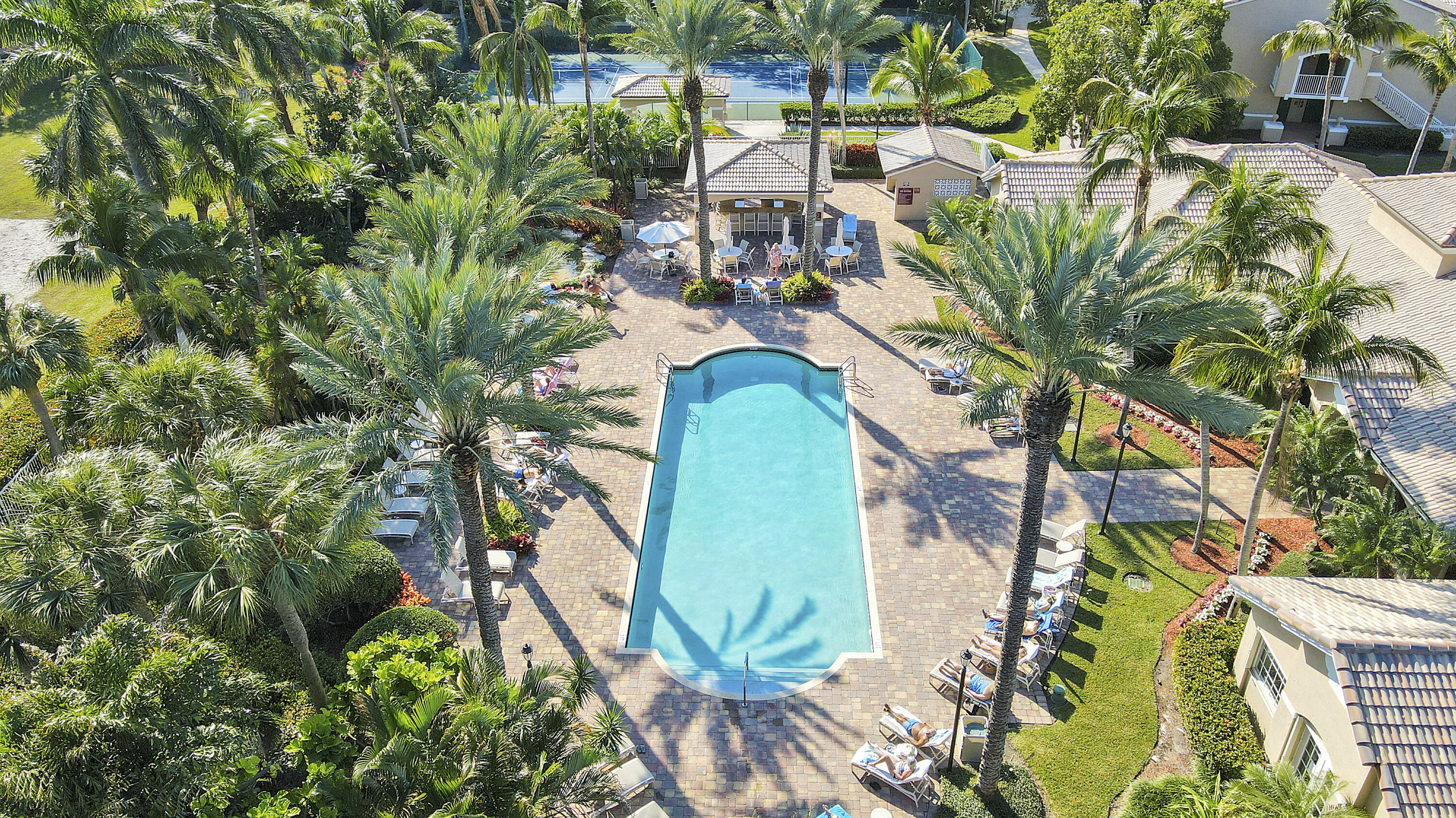 LIGHTHOUSE COVE AT TEQUESTA CONDO - Residential