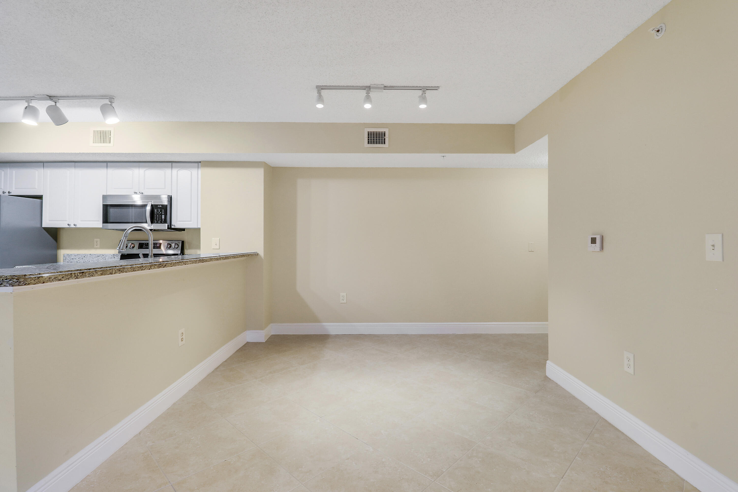 LIGHTHOUSE COVE AT TEQUESTA CONDO - Residential