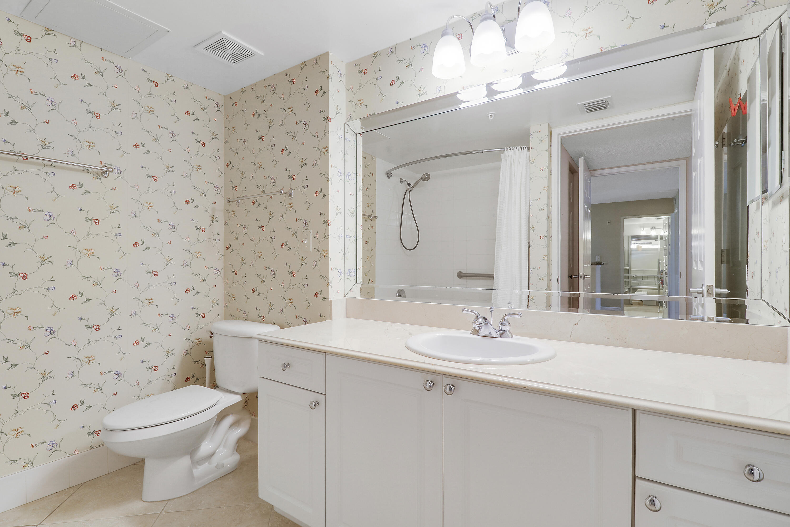 LIGHTHOUSE COVE AT TEQUESTA CONDO - Residential