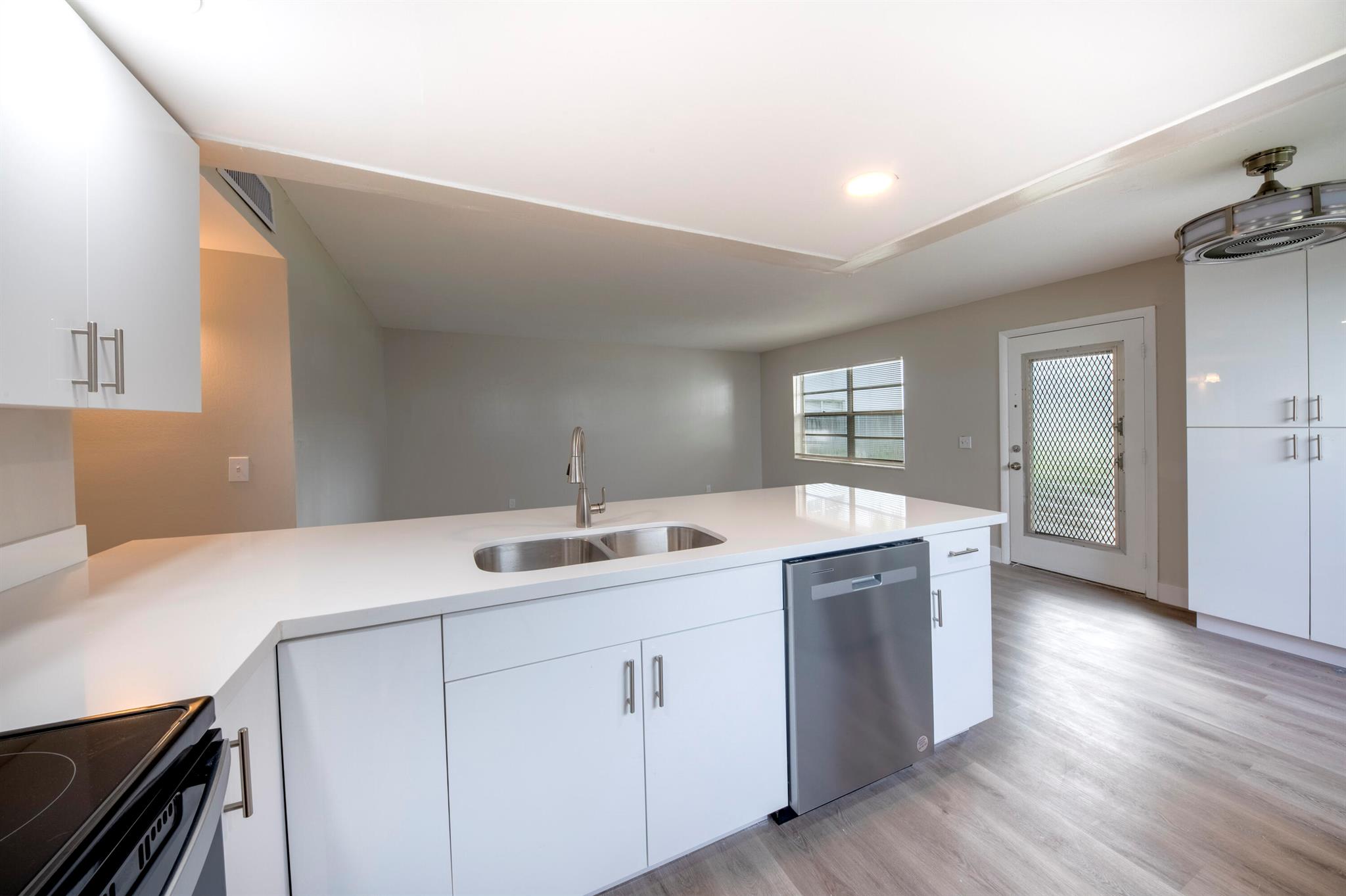 KINGS POINT FLANDERS COND - Residential Lease