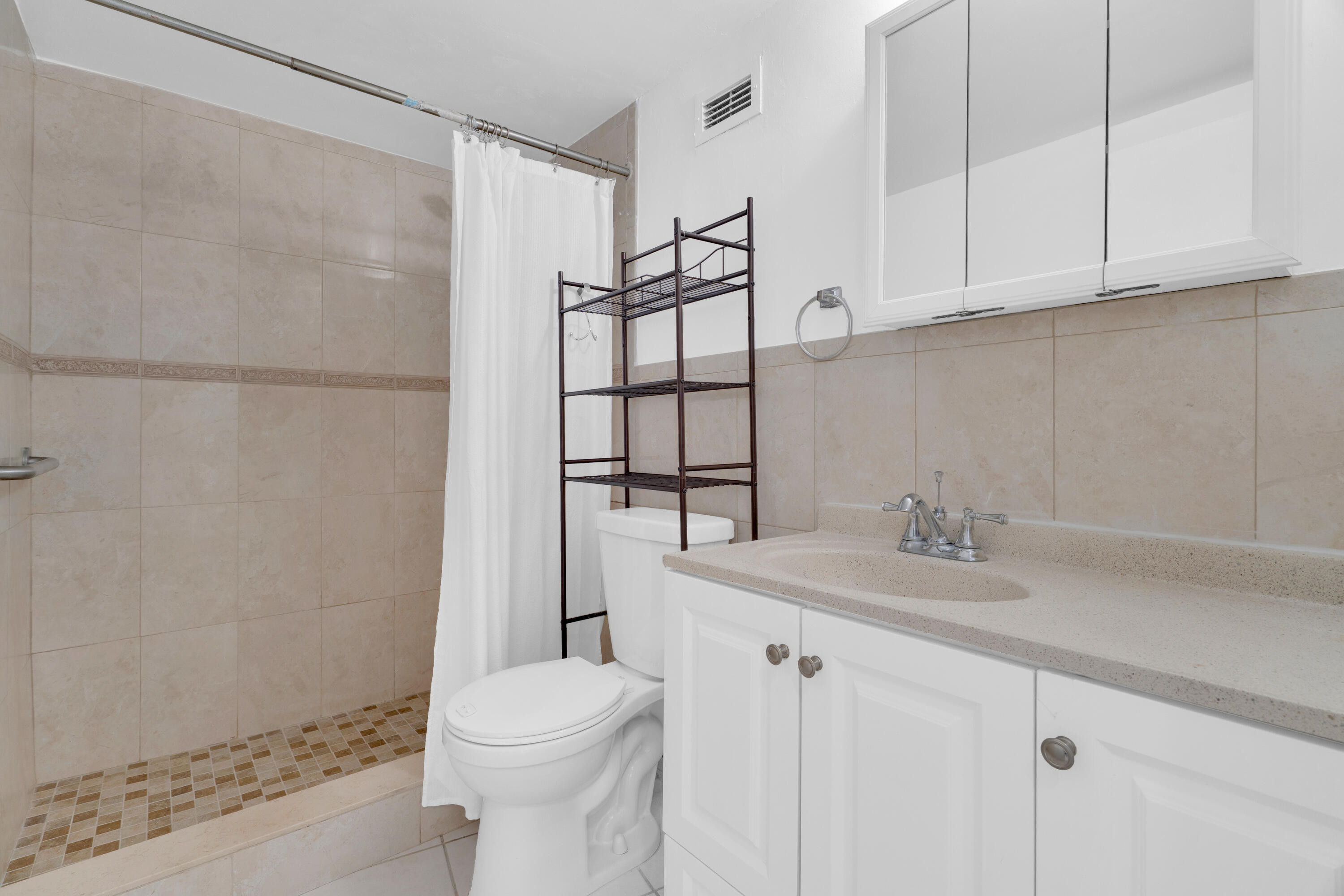 SEA AIR TOWERS CONDO - Residential Lease