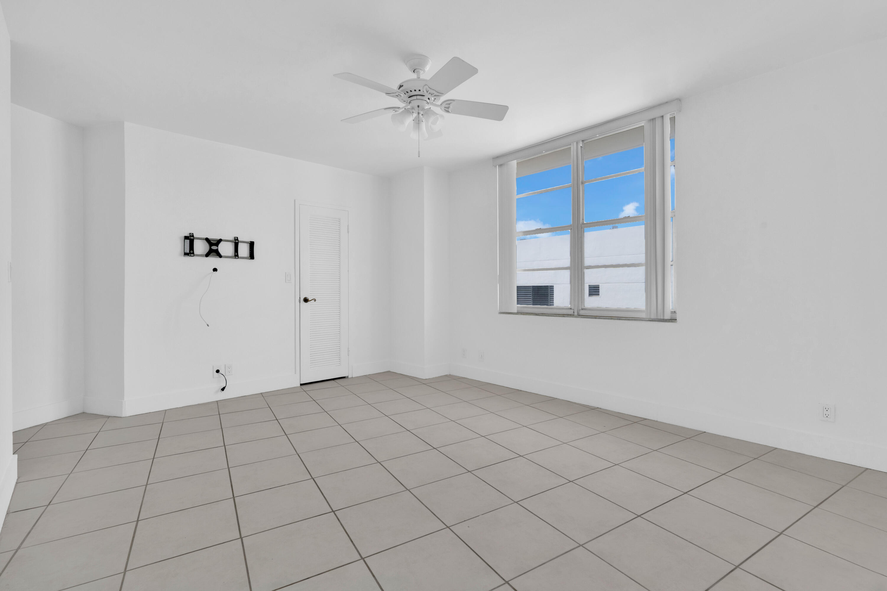 SEA AIR TOWERS CONDO - Residential Lease