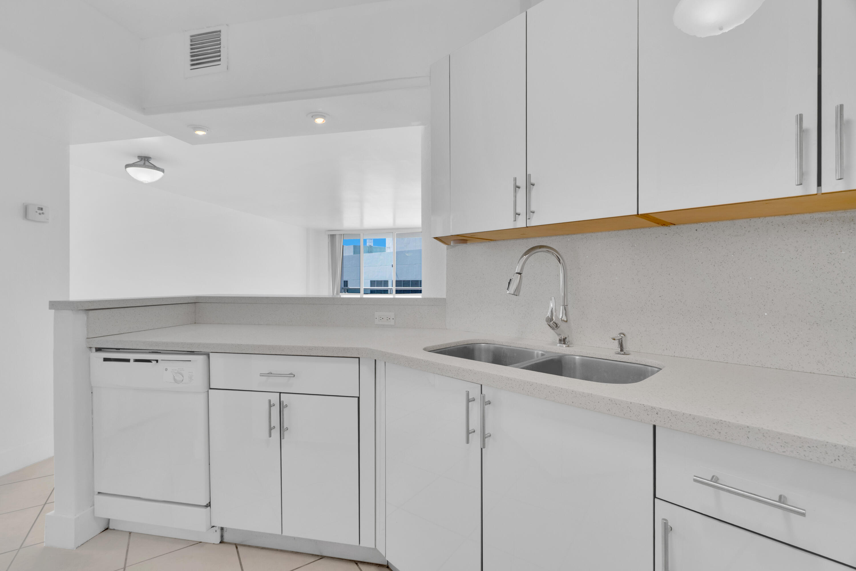 SEA AIR TOWERS CONDO - Residential Lease