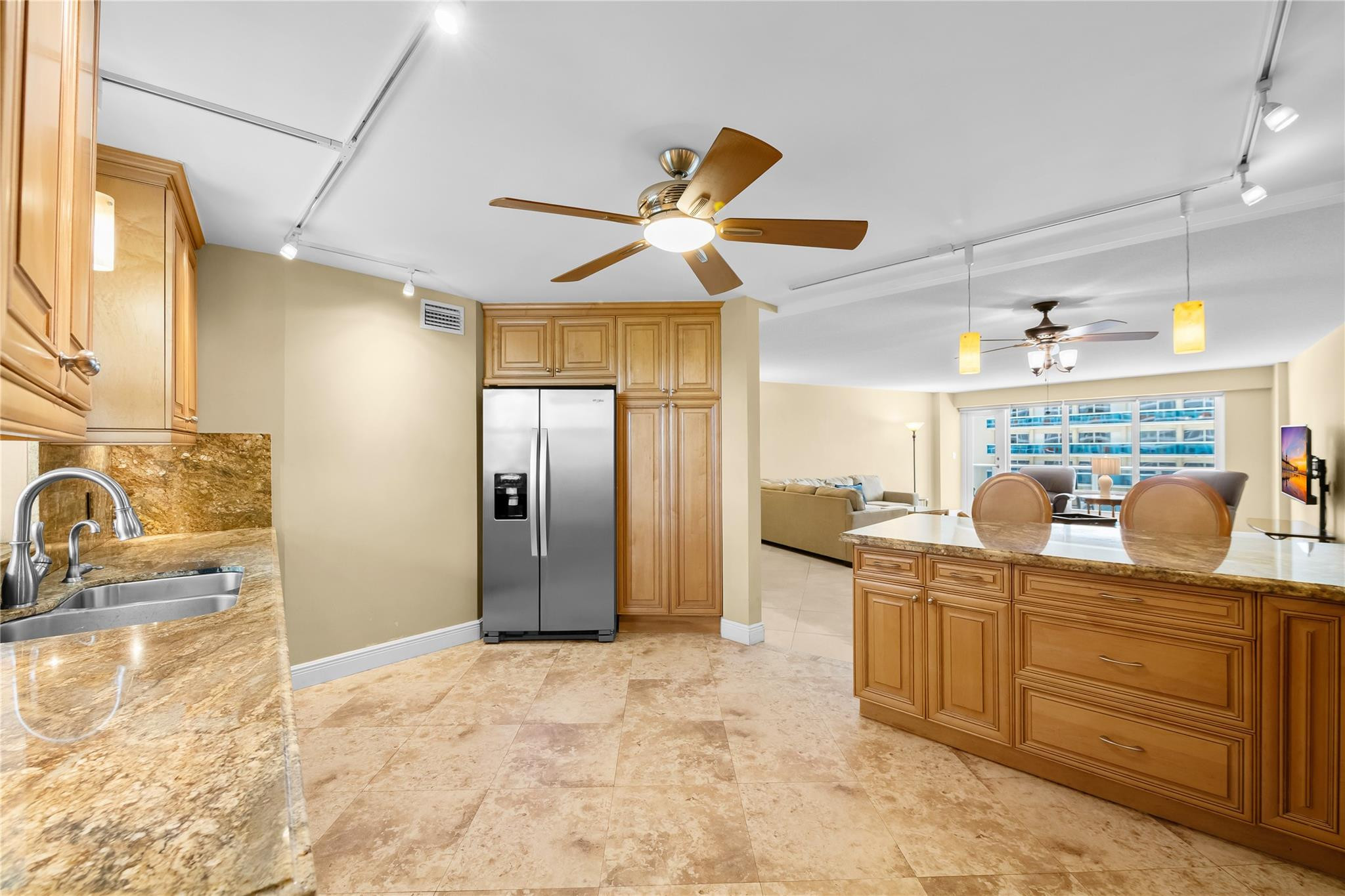 THE GALLEON - Residential