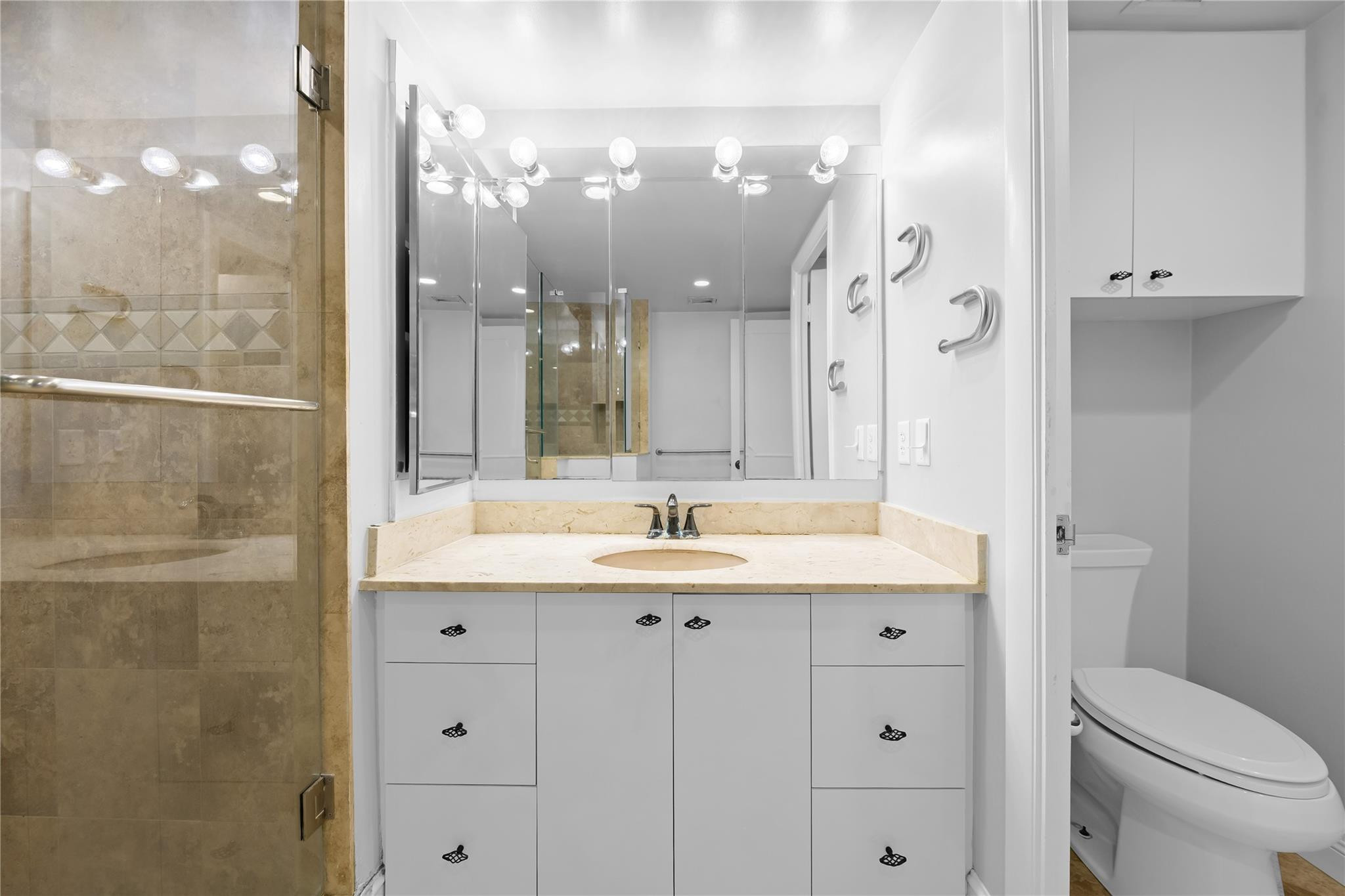 THE GALLEON - Residential