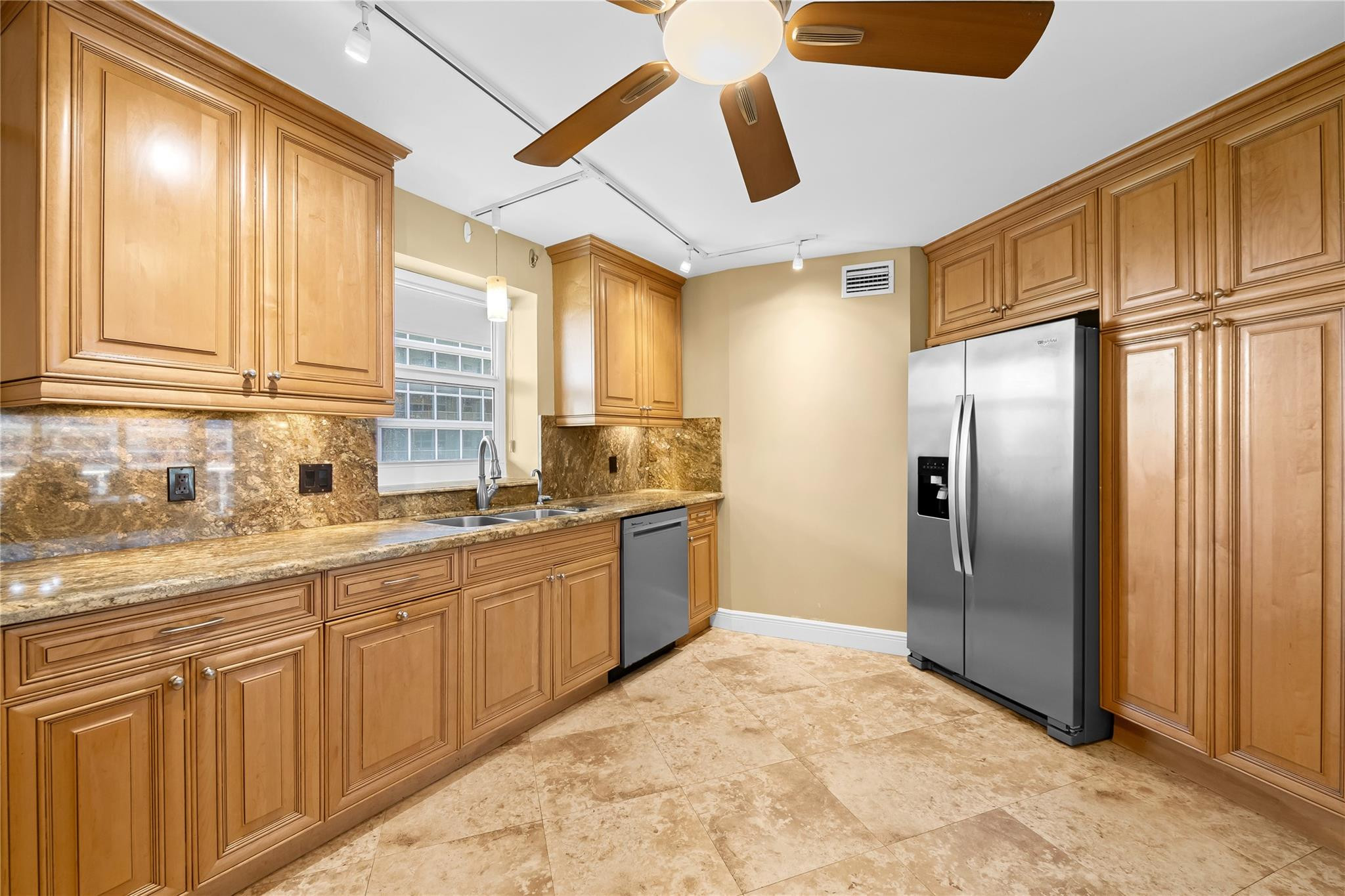 THE GALLEON - Residential