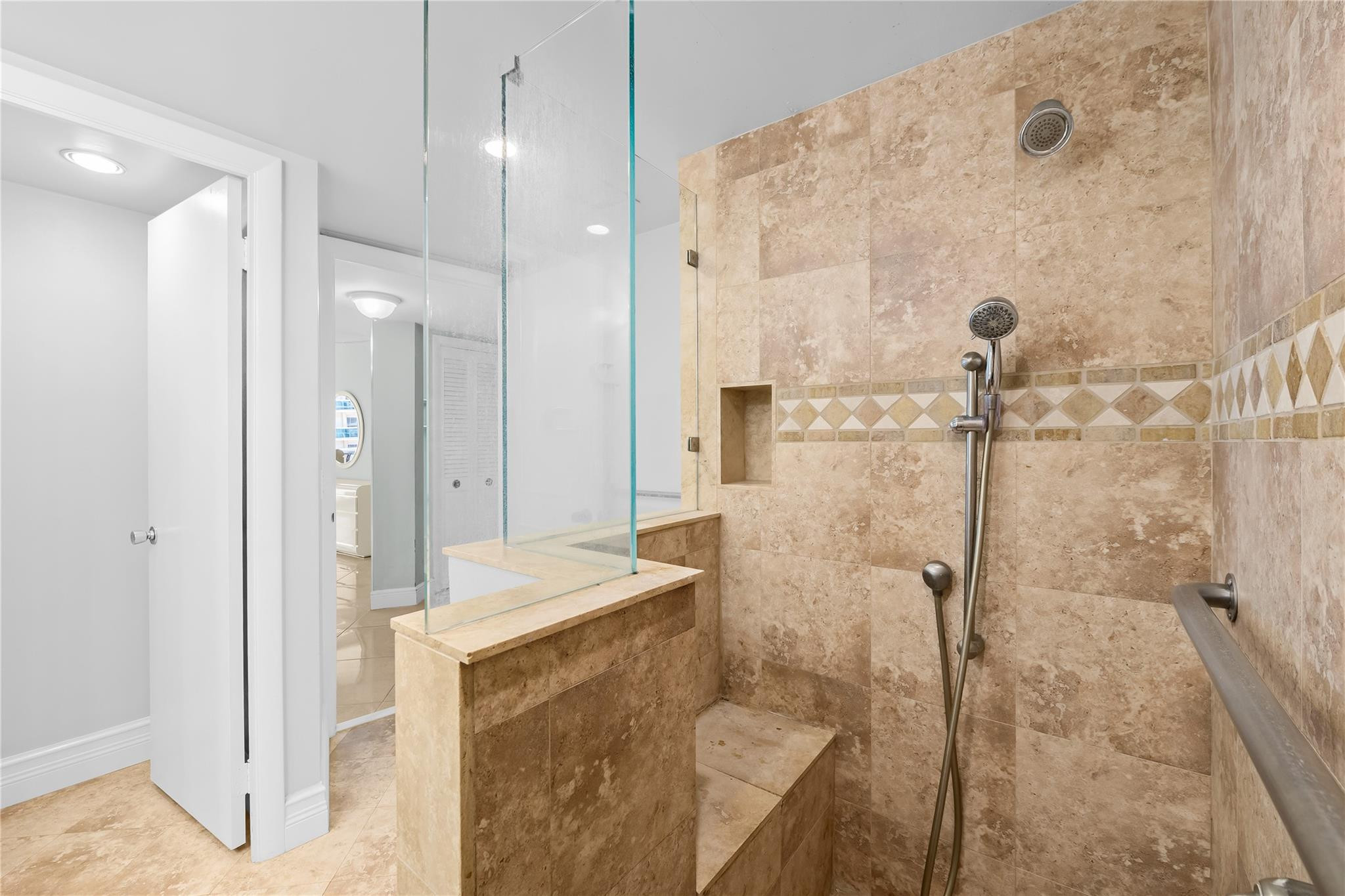 THE GALLEON - Residential