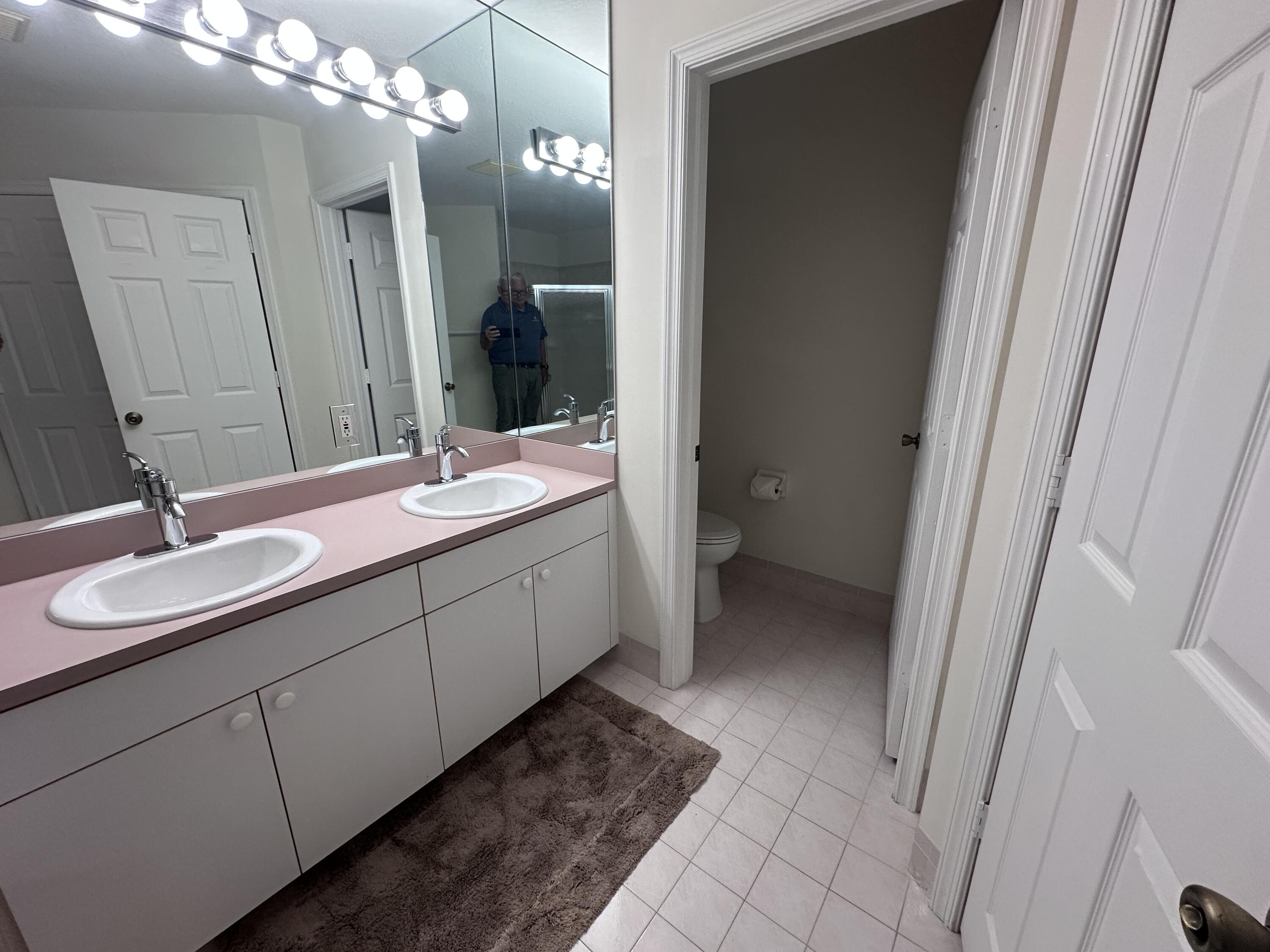 YACHT HARBOR MANOR - Residential Lease