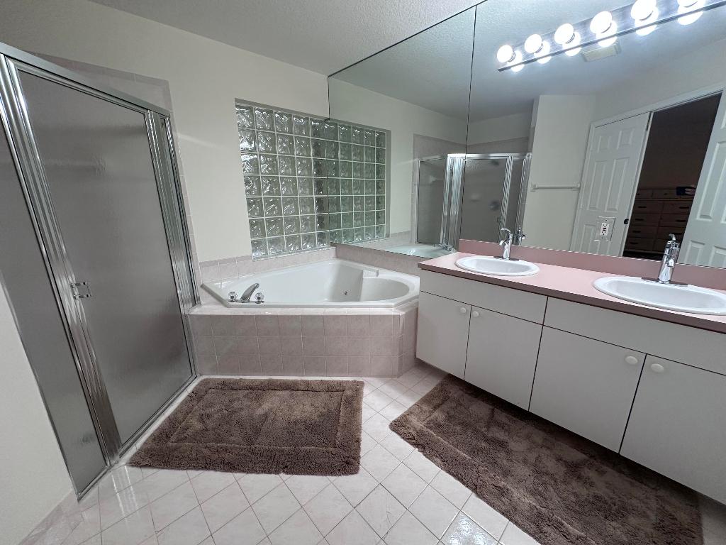 YACHT HARBOR MANOR - Residential Lease