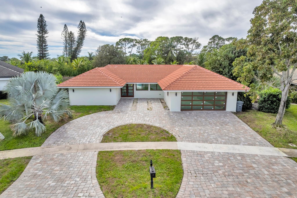 Photo of 5924 Pinebrook Drive, Boca Raton, FL 33433 (MLS # B26029490)