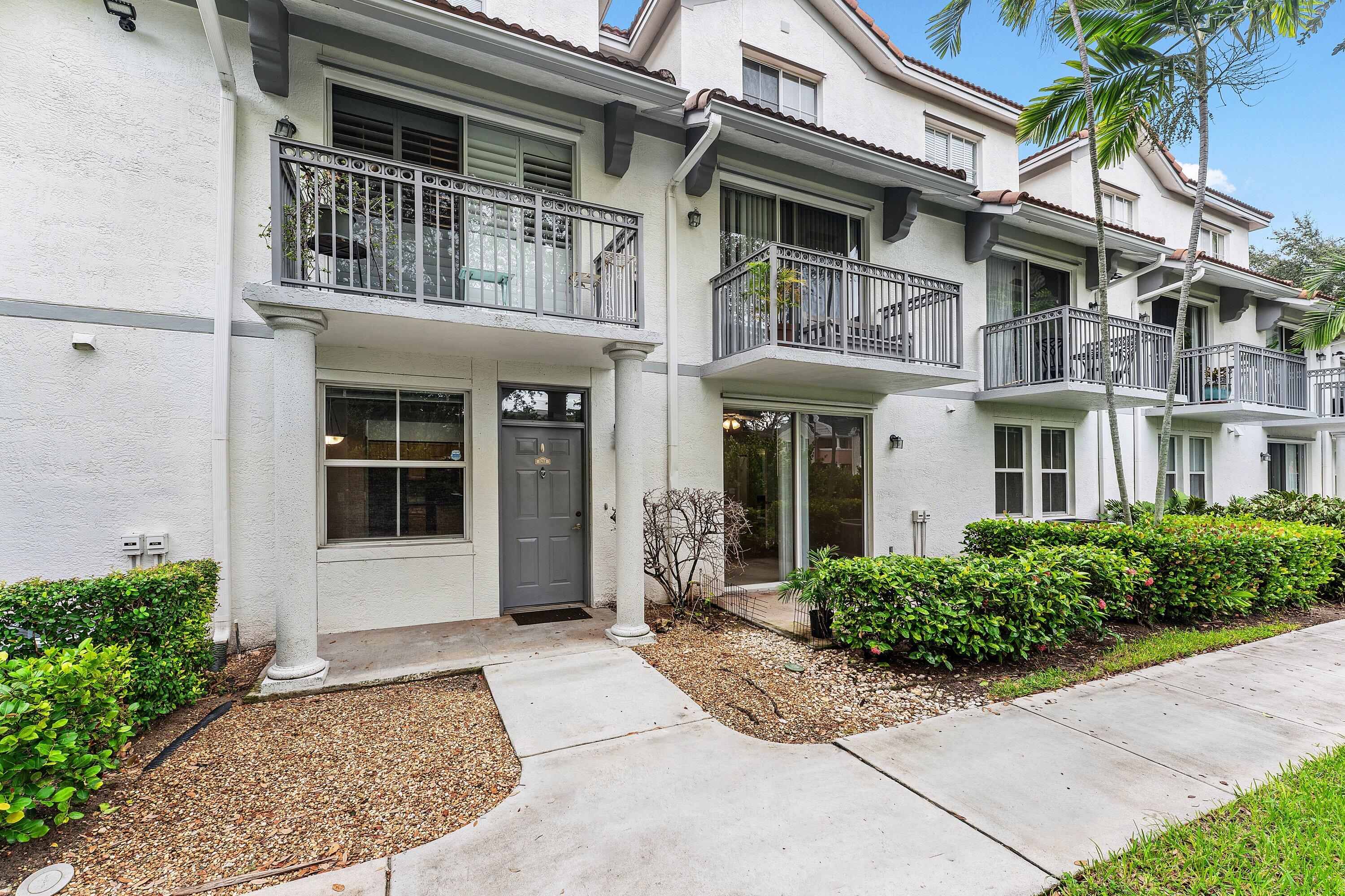 2030 Alta Meadows Lane 1211, Delray Beach, FL, 33444/$249,999 1 2030 Alta Meadows Lane 1211