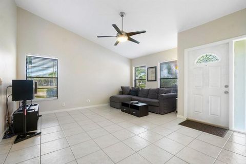 Townhouse in West Palm Beach FL 4387 Willow Brook Cir Cir 2.jpg