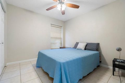 Townhouse in West Palm Beach FL 4387 Willow Brook Cir Cir 16.jpg