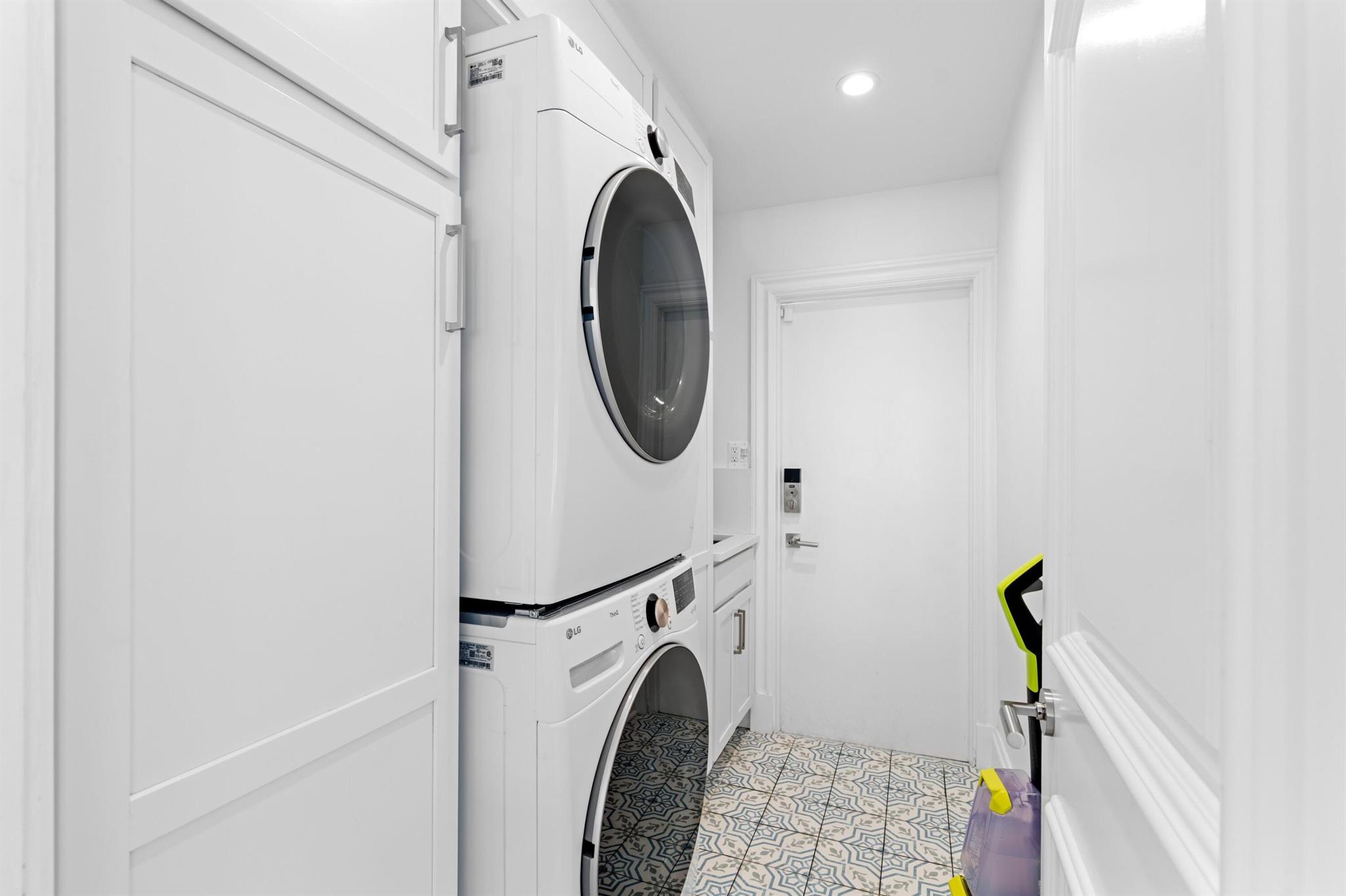 ELLAMAR - Residential Lease