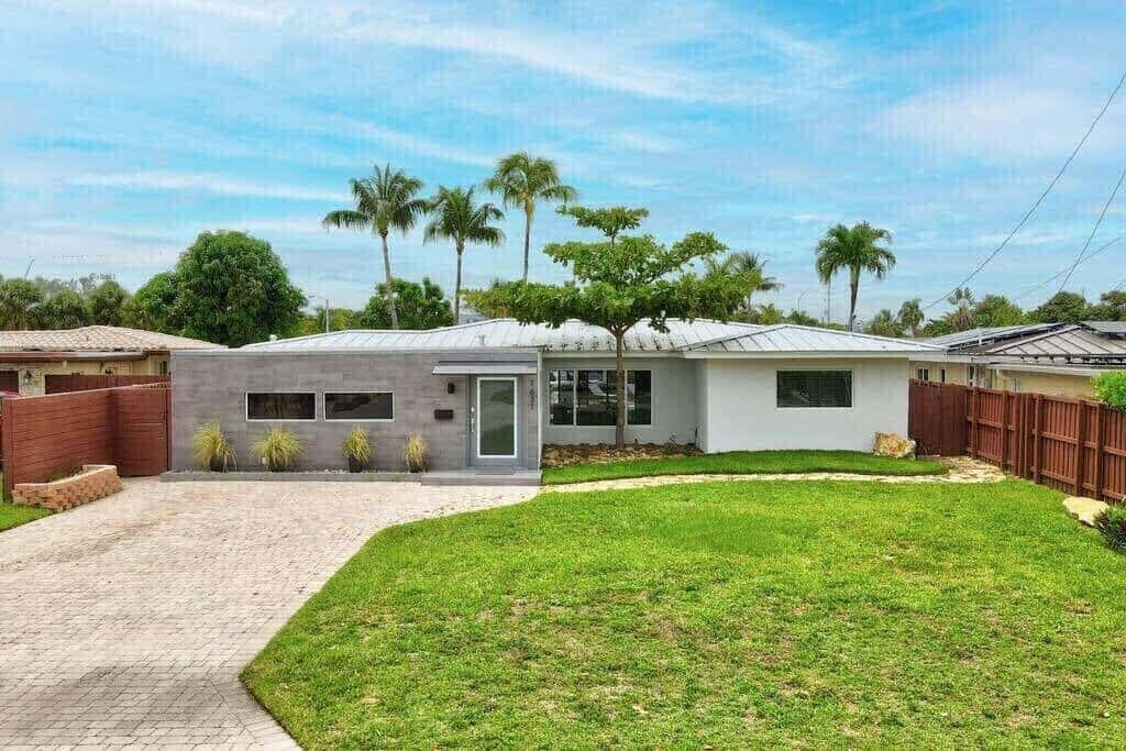 Photo of 1631 Poinsettia Drive, Fort Lauderdale, FL 33305 (MLS # B26055557)
