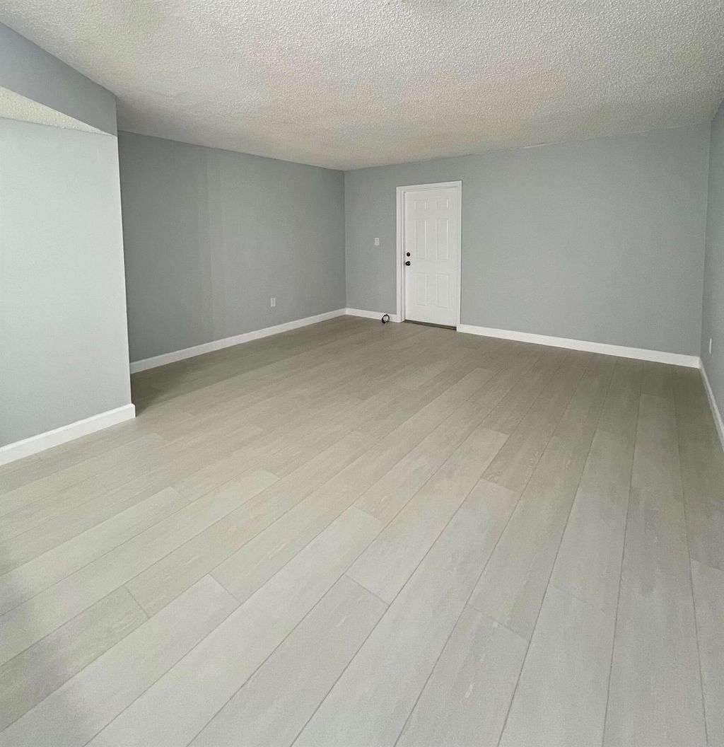 Photo of 622 S 11th Street # 10, Fort Pierce, FL 34950 (MLS # R10986600)