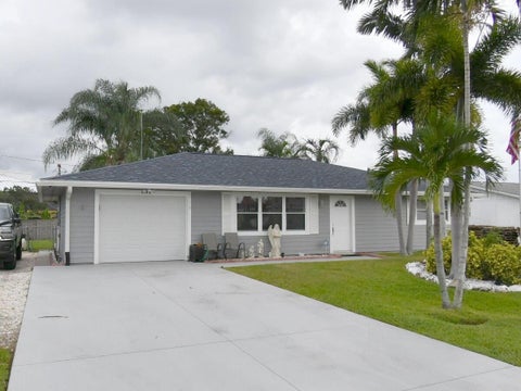 Photo of 831 SE CARNIVAL Avenue, Port Saint Lucie, FL 34983 (MLS # B26091134)