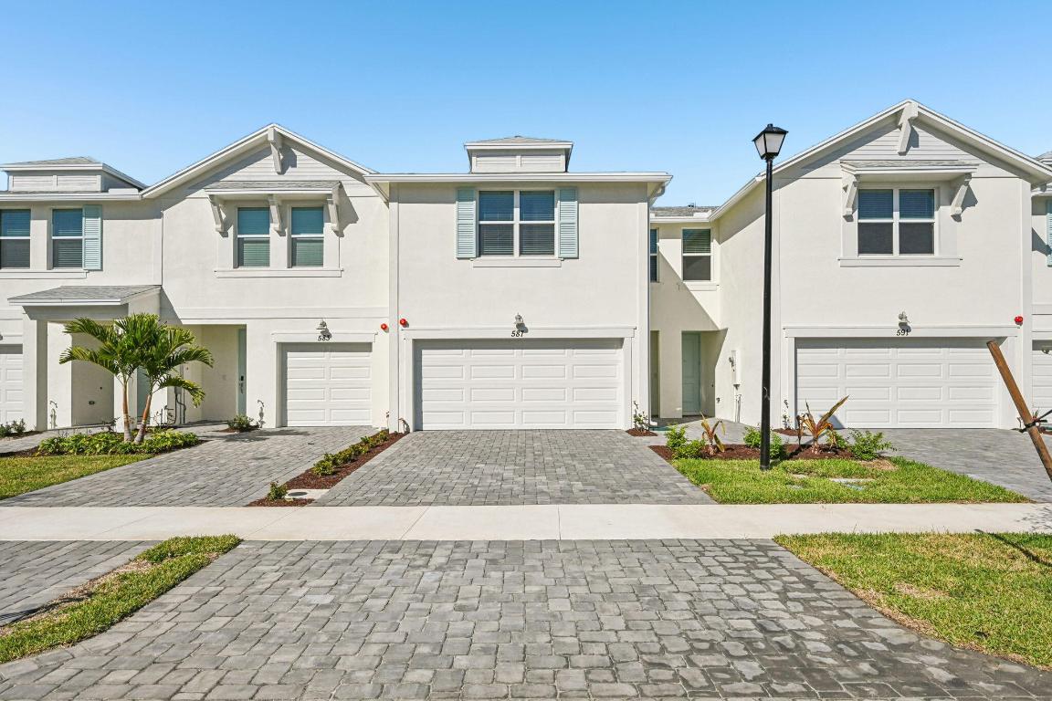 587 Salisbury Circle